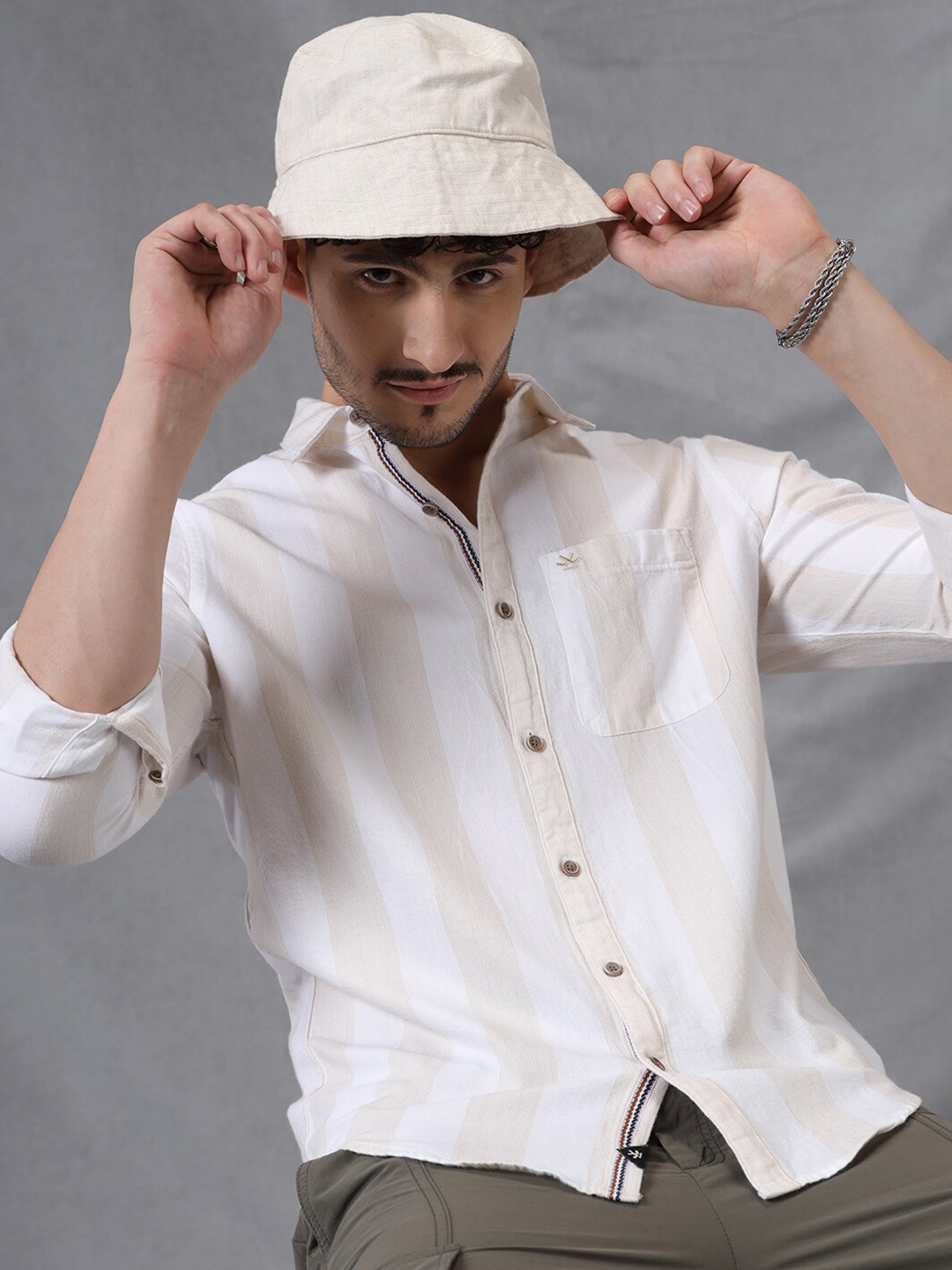 

WROGN Comfort Spread Collar Slim Fit Opaque Striped cotton Casual Shirt, White