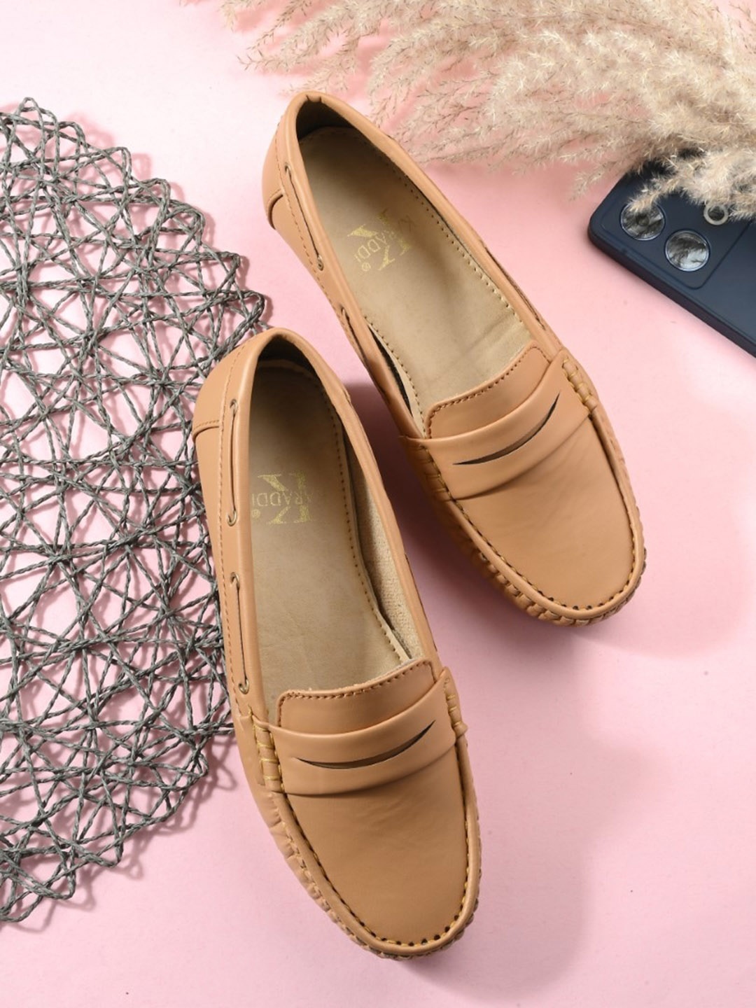 

KARADDI Women Round Toe Lightweight Loafers, Beige