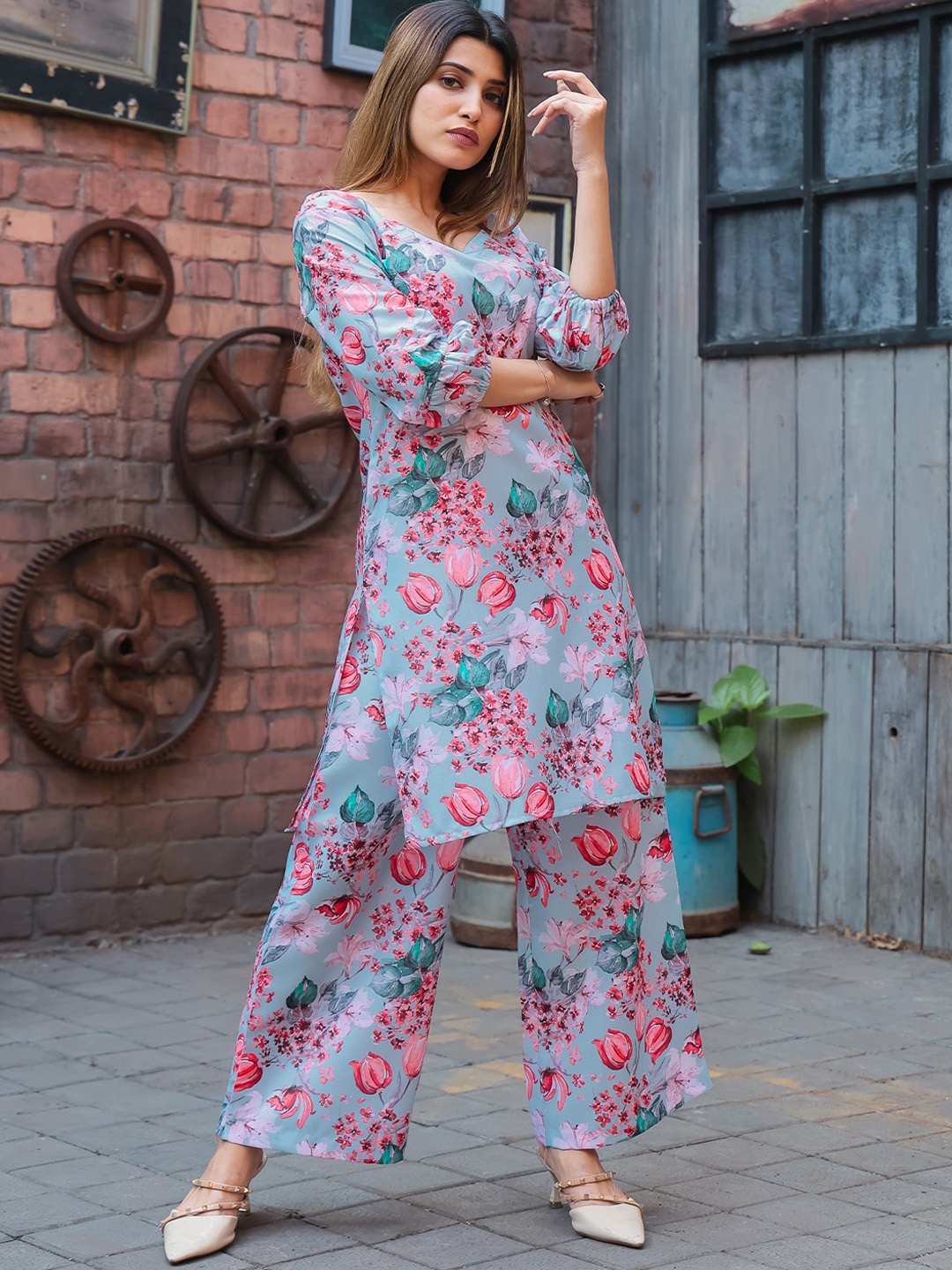 

ODETTE Floral Printed Sweetheart Neck Straight Kurta With Trousers, Blue
