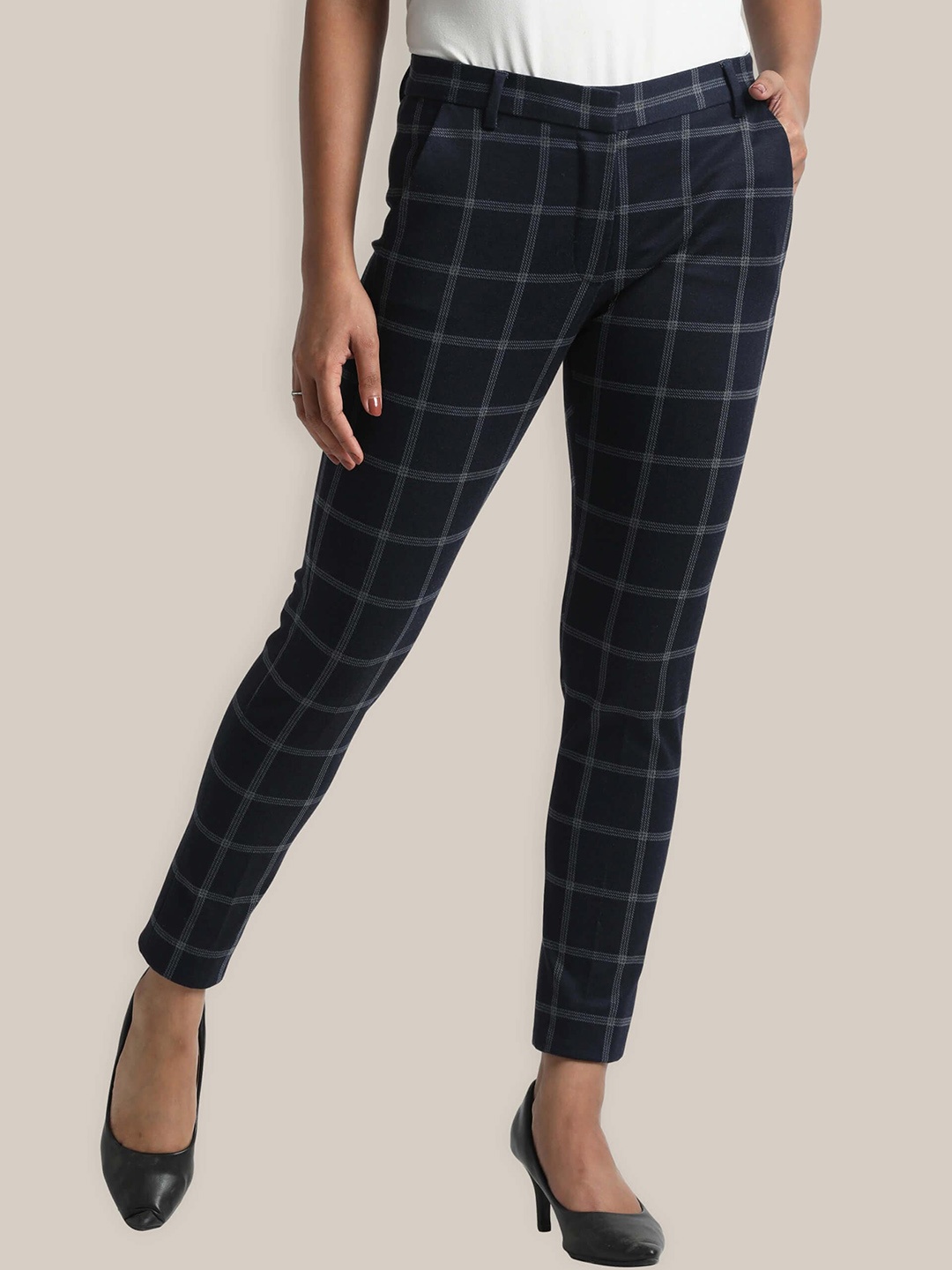 

SALT ATTIRE Women Checked Tailored Slim Fit Checked Wrinkle Free Formal Trouser, Navy blue