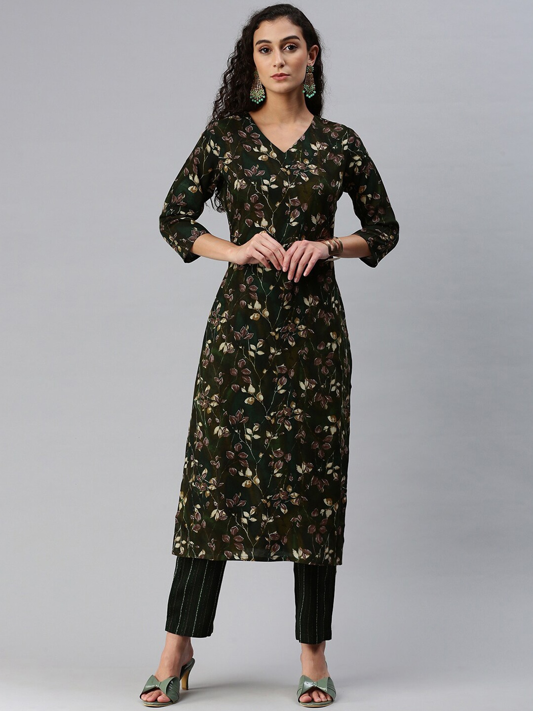 

Shaily V-Neck Printed Regular Kurta with Trousers, Green