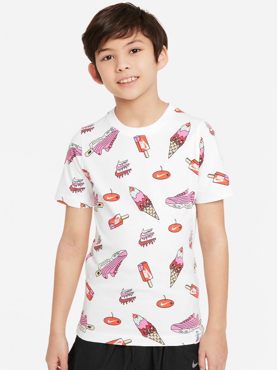 

Nike Sportswear Older Kids' T-Shirt, Black