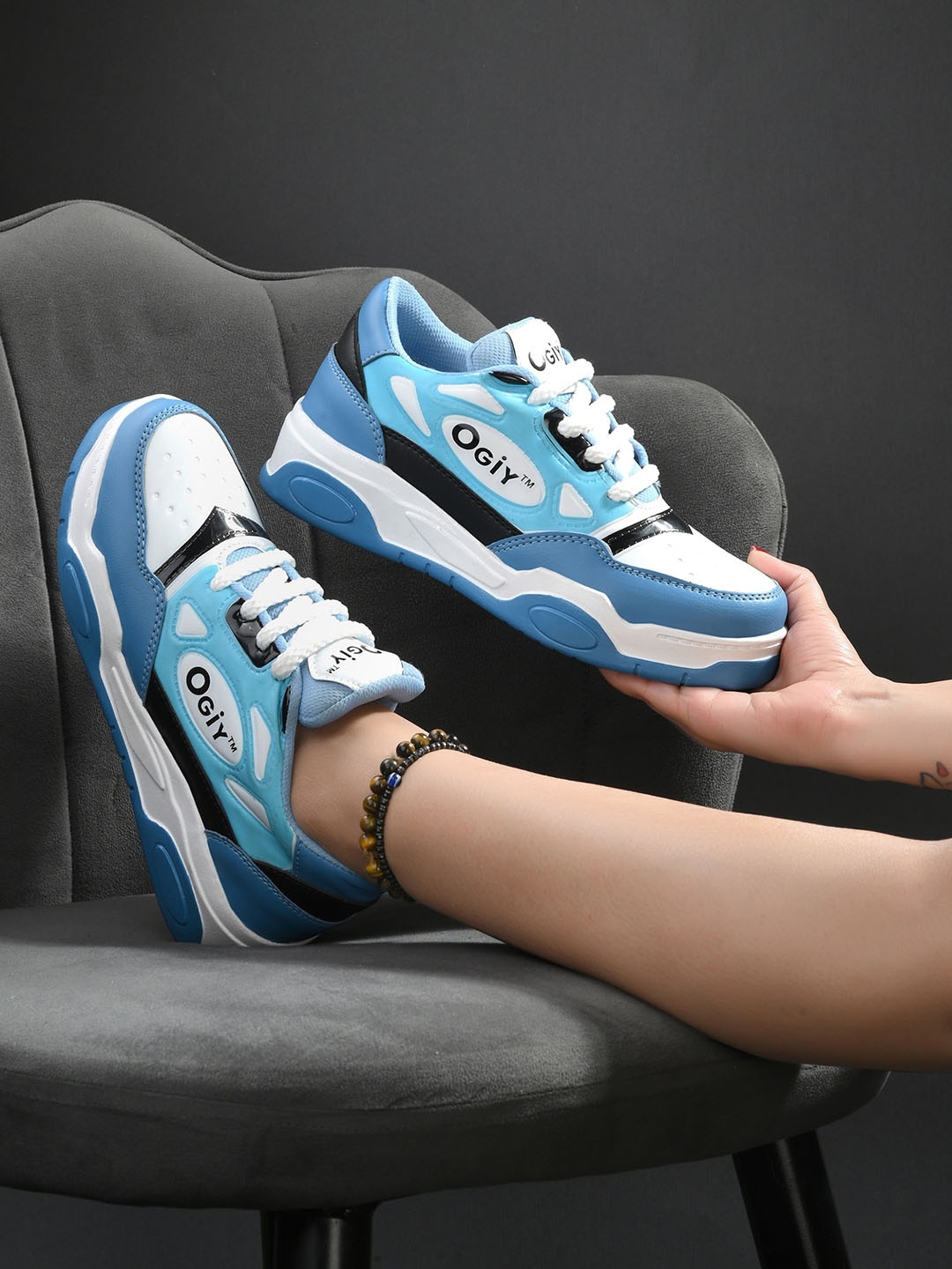

Layasa Women Colourblocked Lace Up Sneakers, Blue
