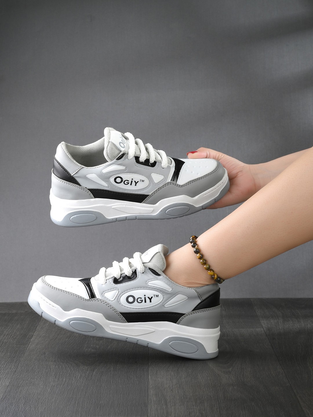

Layasa Women Colourblocked Lace Up Sneakers, Grey