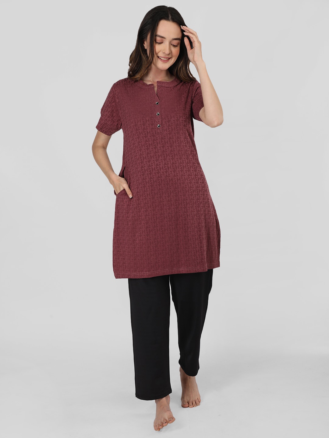 

Duchess Geometric Printed Mandarin Collar Kurti With Trouser, Maroon