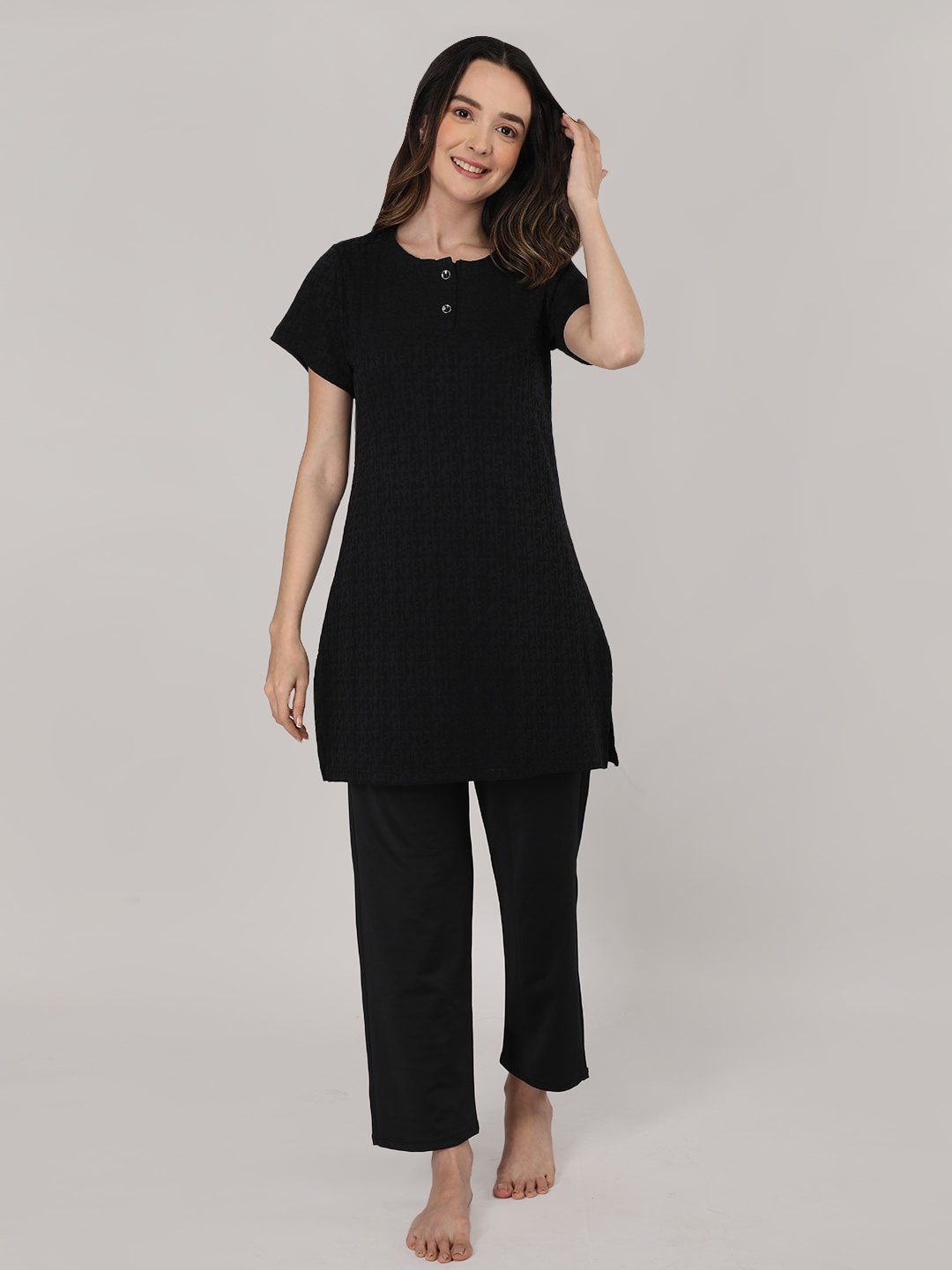 

Duchess Geometric Printed Mandarin Collar Kurti With Trouser, Black
