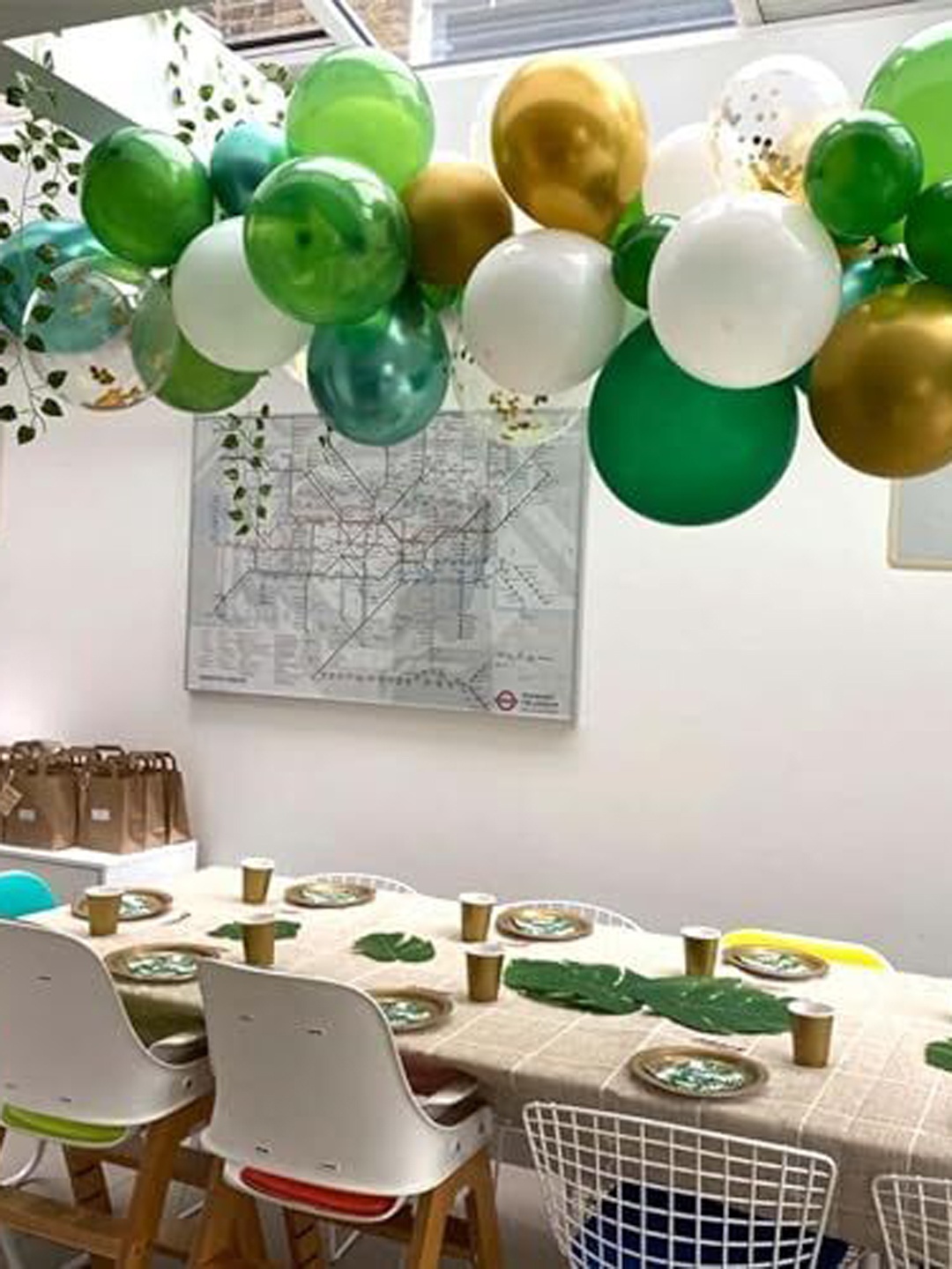 

Special You White & Green 100 Pieces Balloons Festive Decor