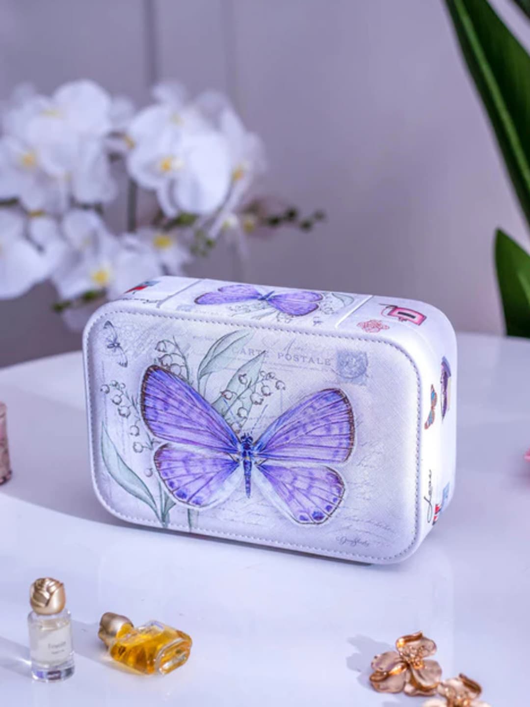 

THEDECORKART White Printed Leather Jewellery Organiser