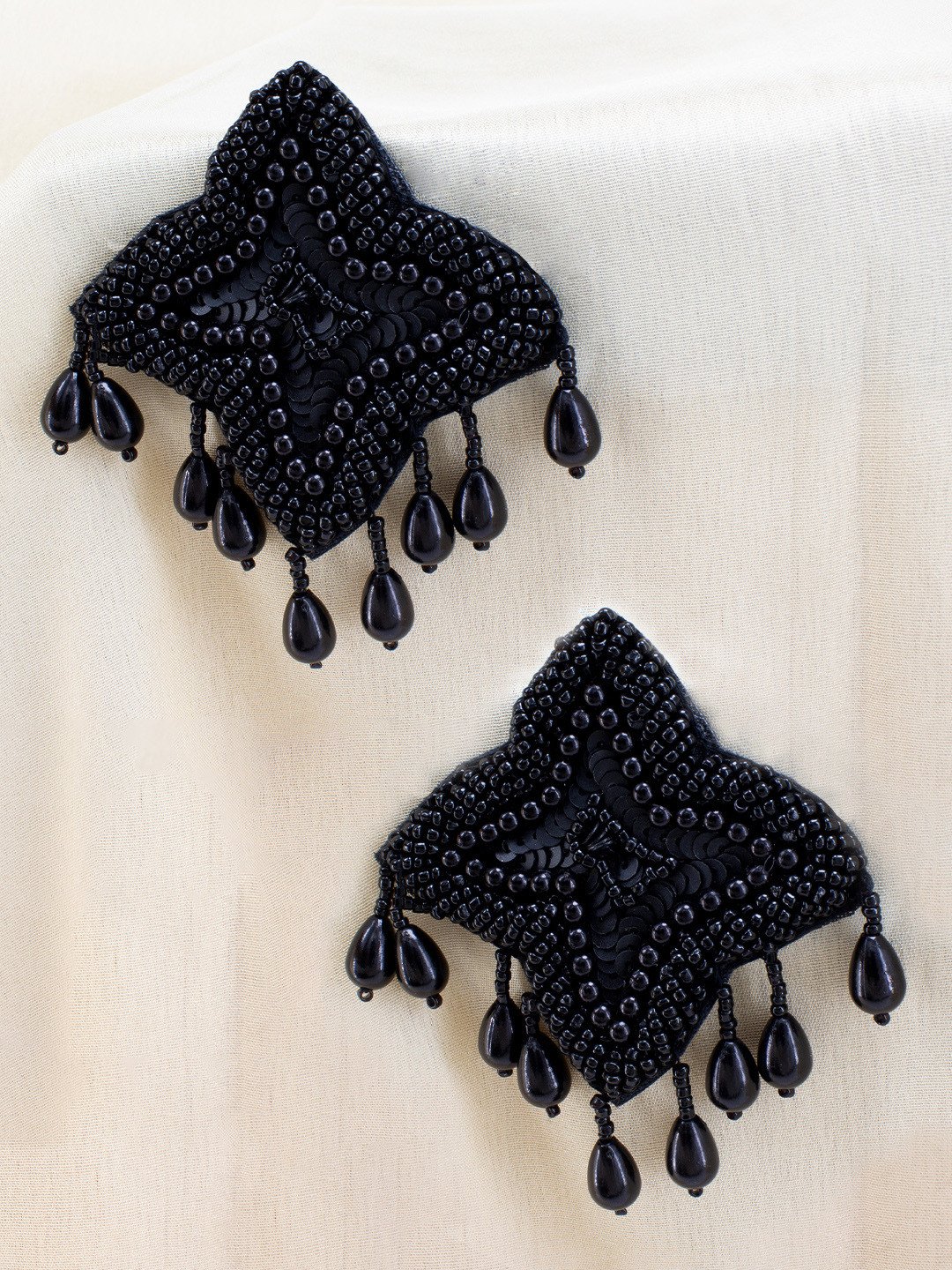

PRIVIU Star Shaped Stud Earrings, Black