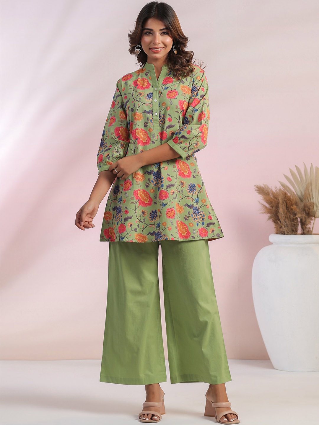 

JISORA Green Floral Printed Mandarin-Collar Top & Mid-Rise Palazzo Co-Ords