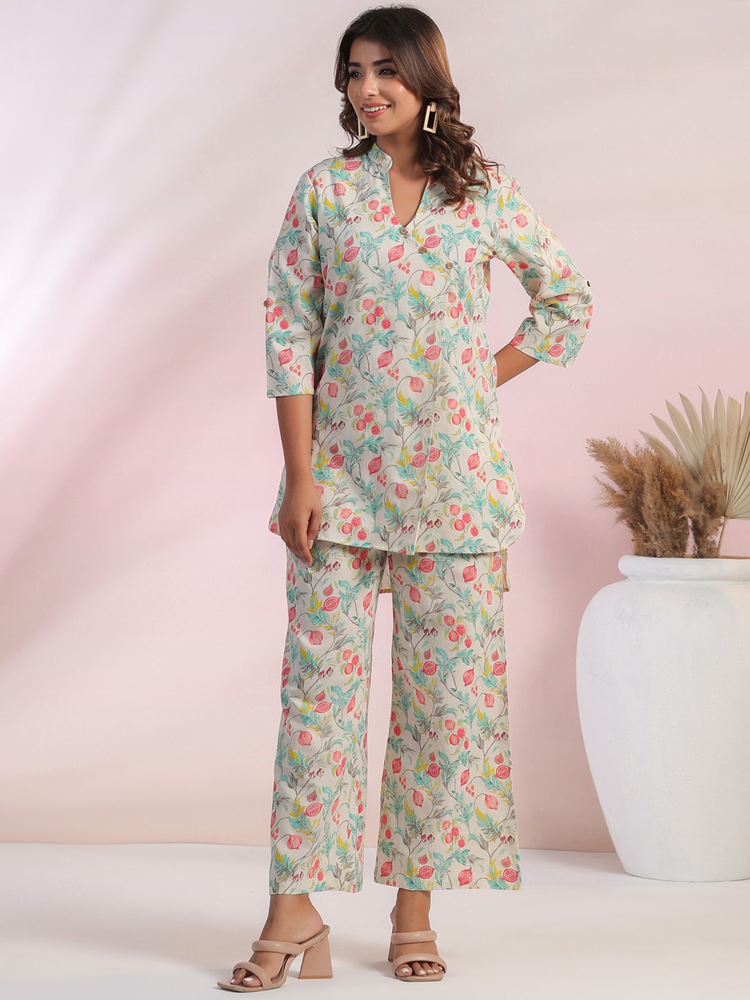 

JISORA Off White Floral Printed Mandarin-Collar Nightsuit