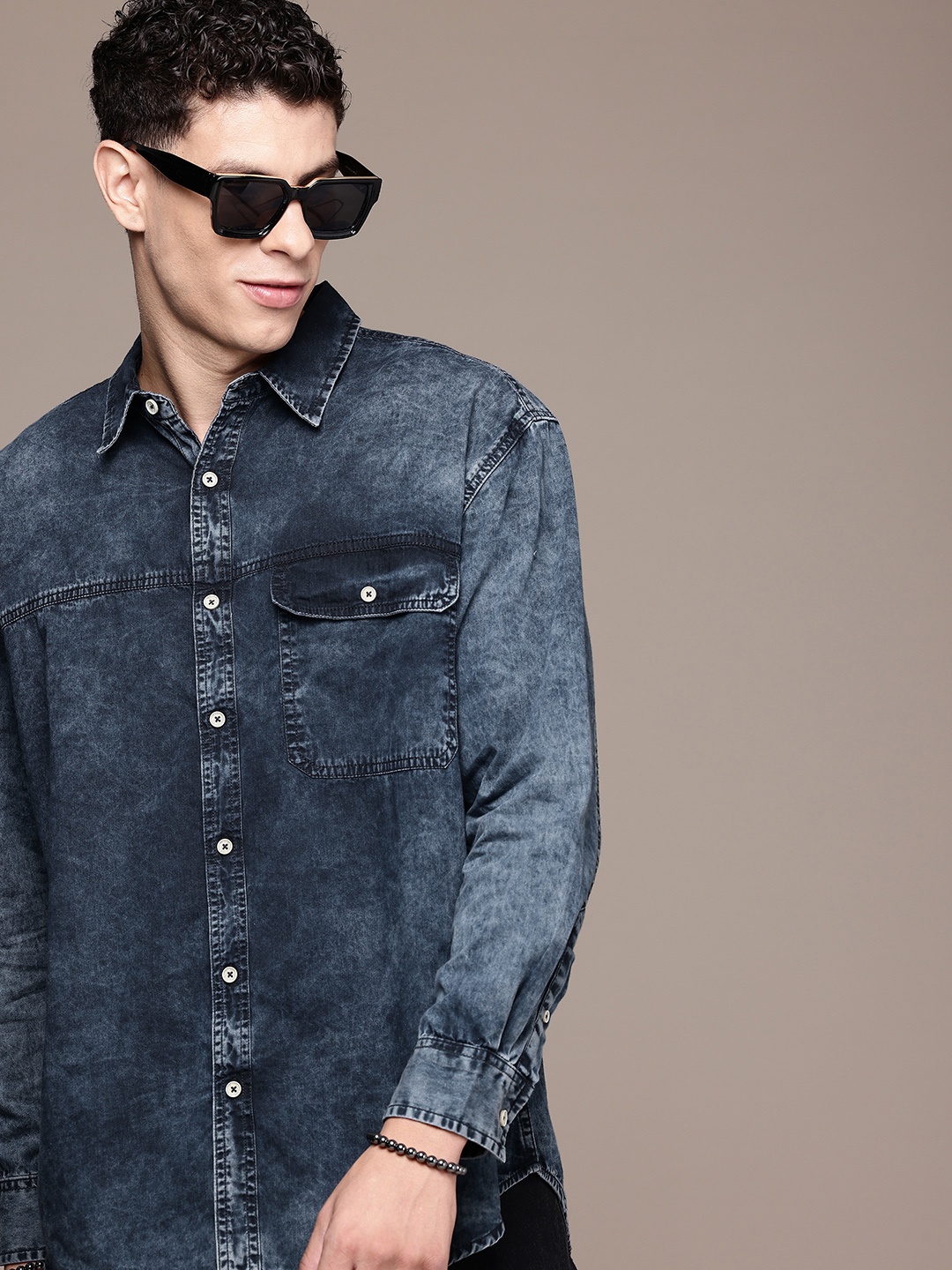 

Roadster Men Faded Oversized Denim Casual Shirt, Navy blue
