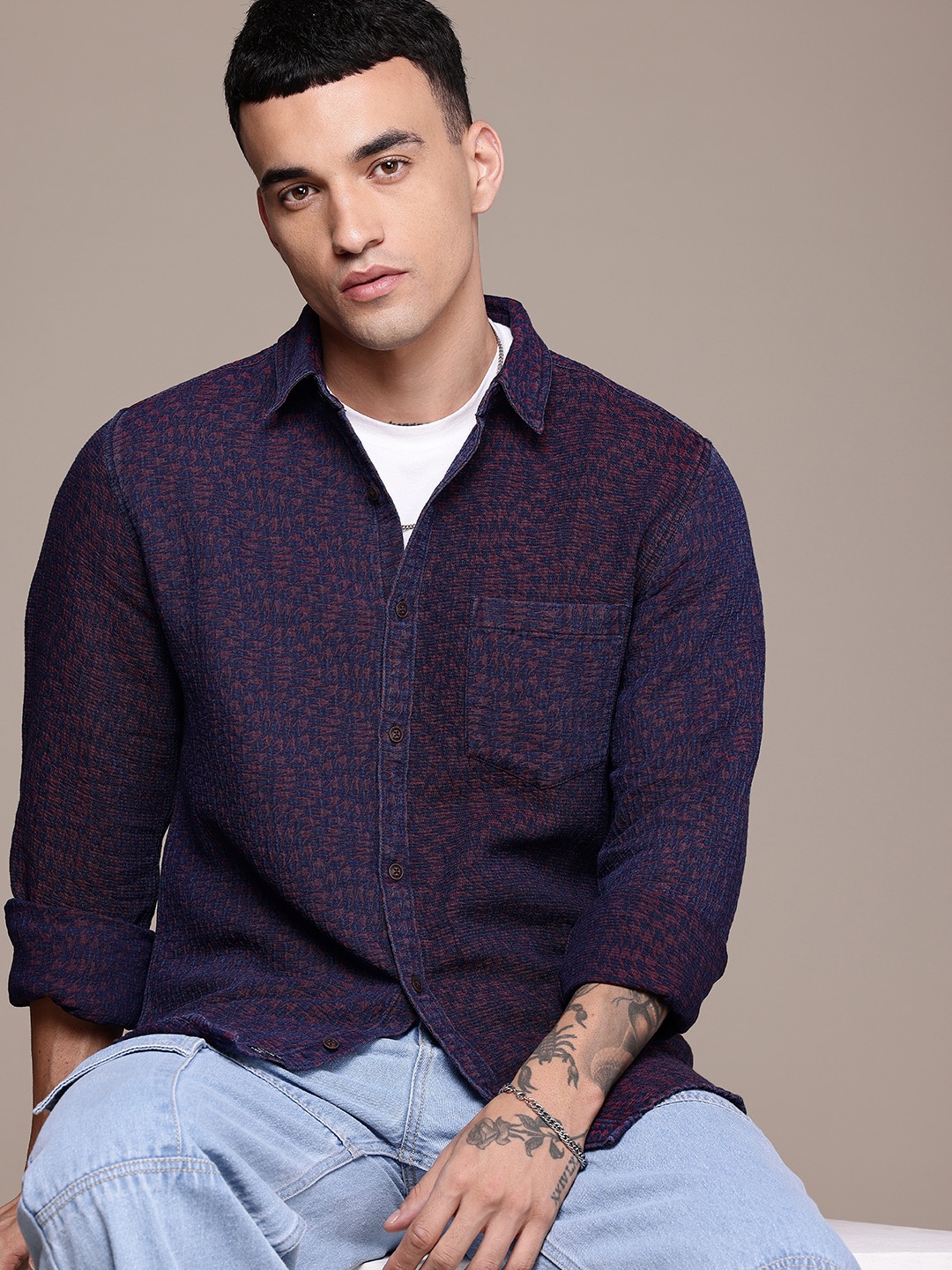 

Roadster Men Self-Design Textured Casual Shirt, Navy blue