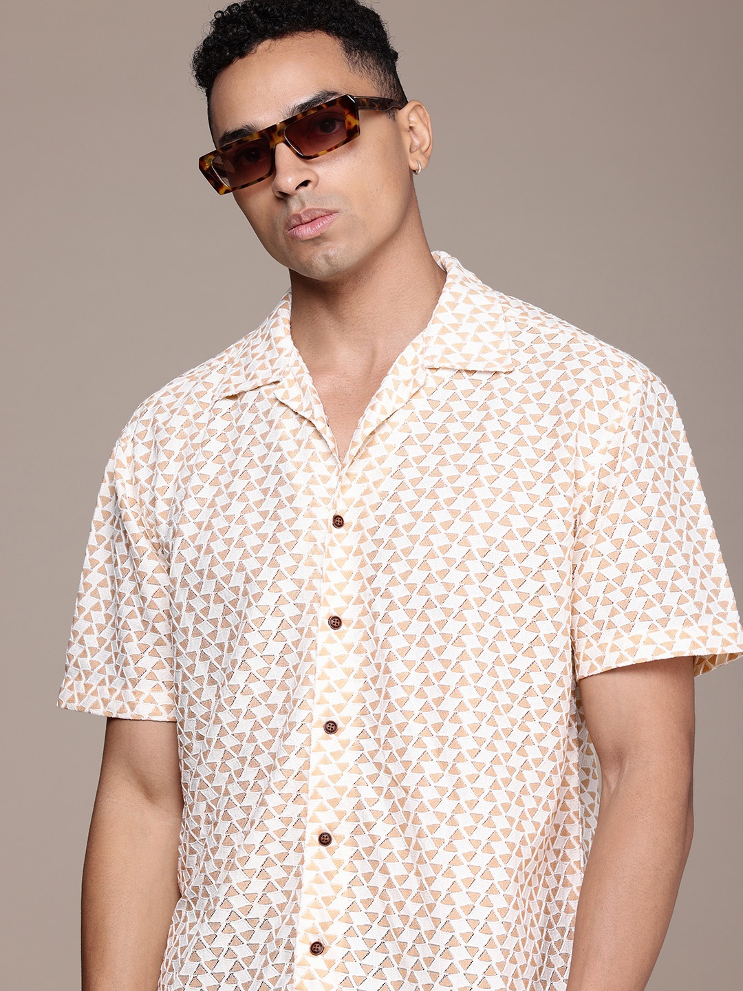 

Roadster Men RMS HS RELAXED CAMP NOVELTY Casual Shirt, Off white