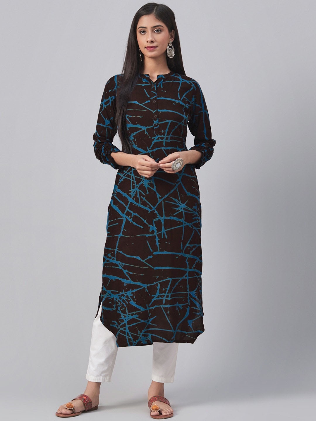 

AHIKA Brown Abstract Printed Mandarin Collar Straight Kurta