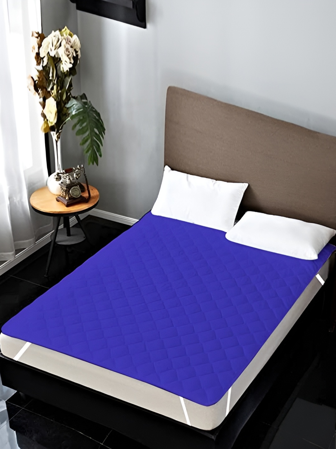 

Comfowell Blue Textured Elastic Strap Queen Size Water Resistant Mattress Protector
