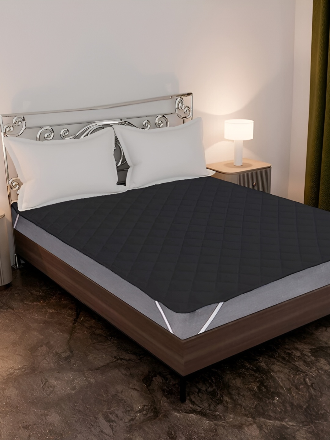 

Comfowell Black Water Resistant Single Elastic Strap Mattress Protector