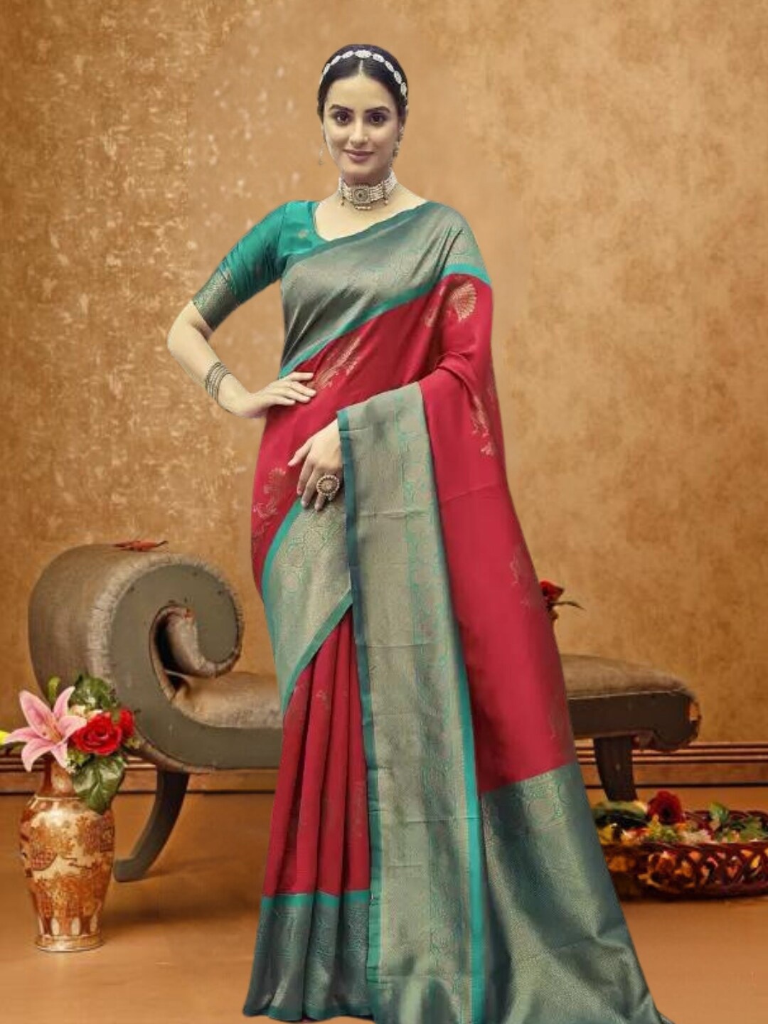 

MAGMINA Ethnic Motifs Woven Design Zari Kanjeevaram Saree, Red