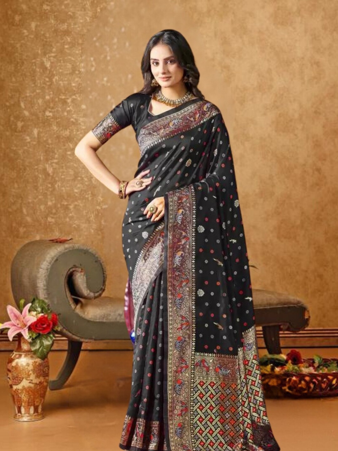 

MAGMINA Ethnic Motifs Woven Design Zari Paithani Saree, Black