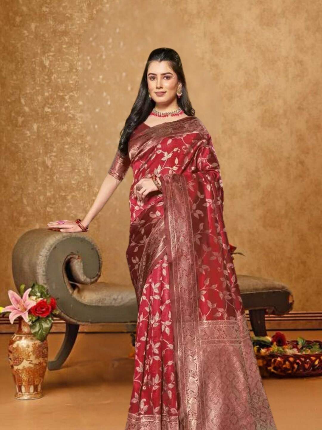

MAGMINA Floral Woven Design Zari Banarasi Saree, Maroon