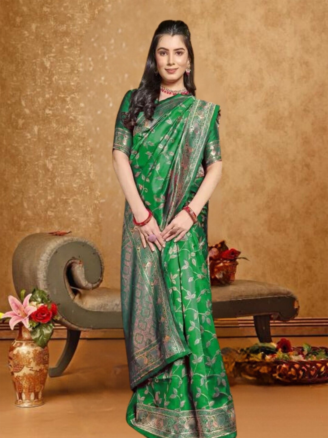 

MAGMINA Floral Woven Design Zari Banarasi Saree, Green