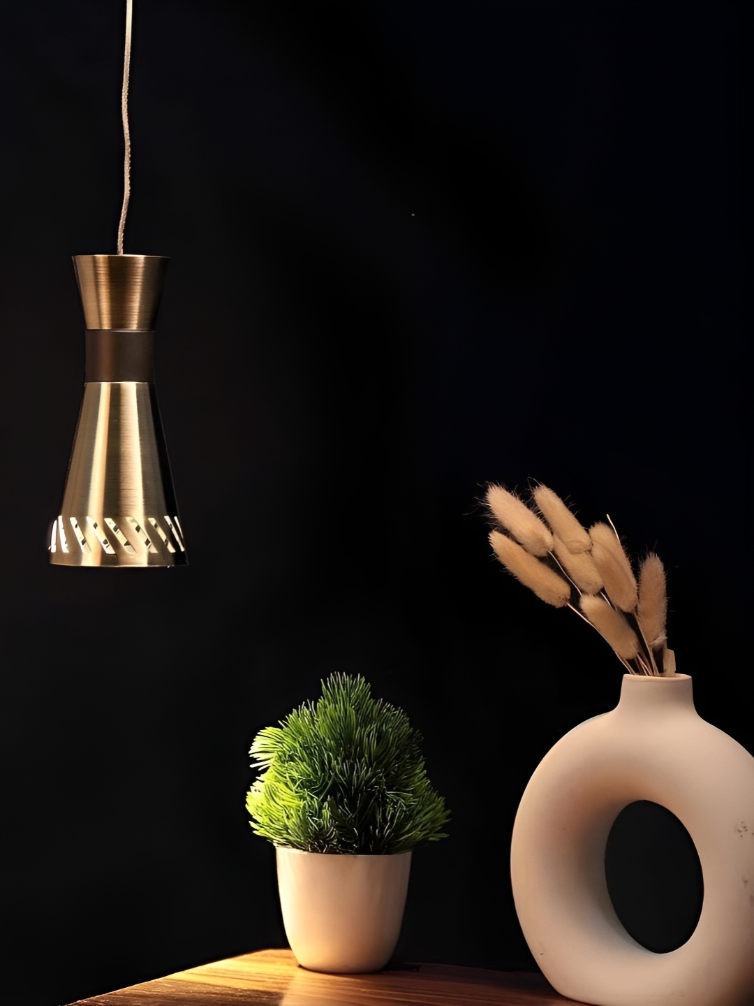 

Areezo Gold-Toned Aluminium Ceiling Lamp