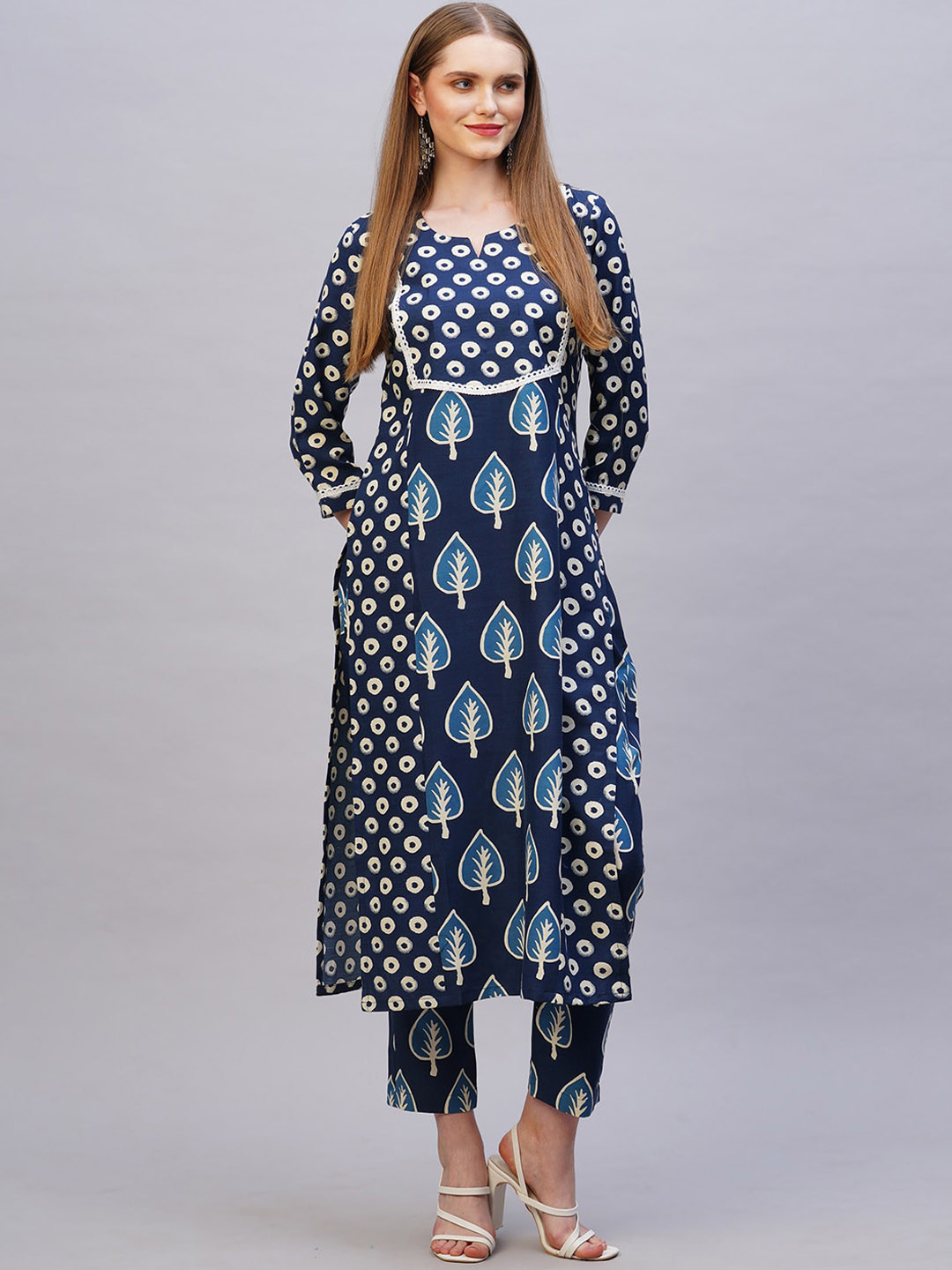 

KALINI Floral Printed Straight Kurta With Trousers, Blue