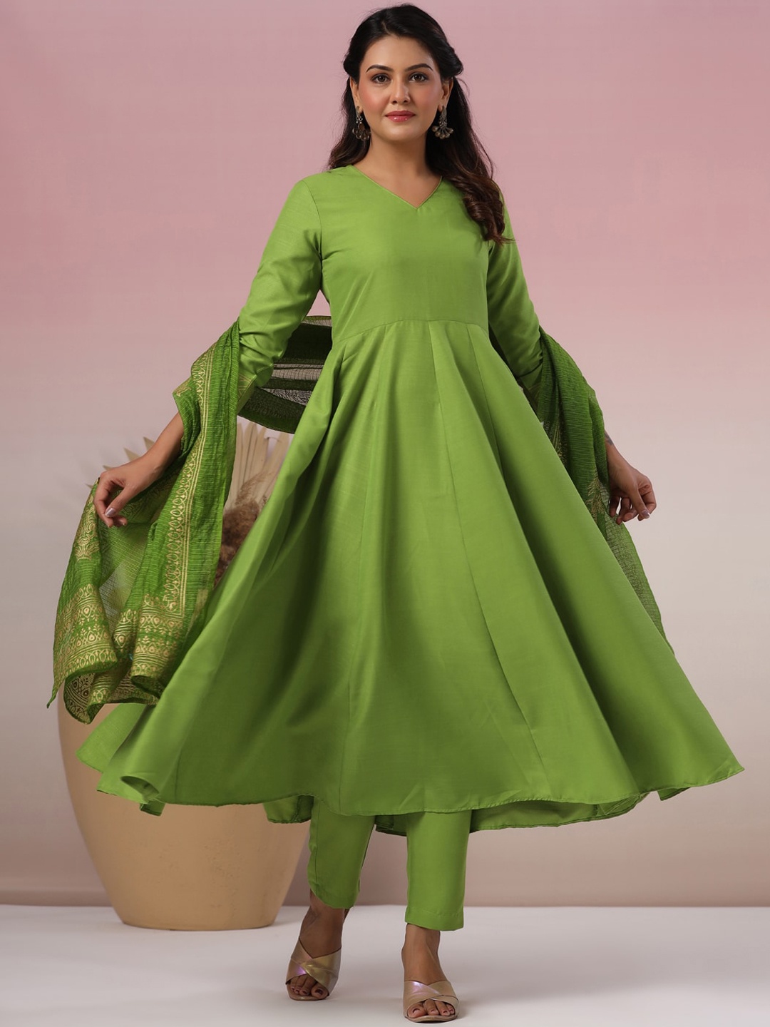 

KALINI V-Neck Panelled Anarkali Kurta & Trouser With Dupatta, Green