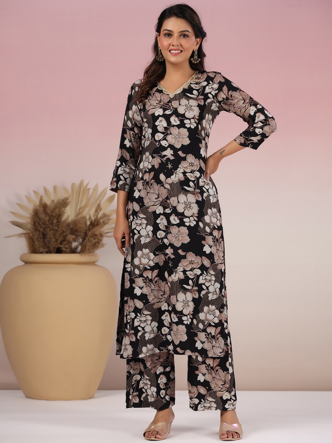 

KALINI Floral Printed V-Neck Straight Kurta With Palazzos, Black
