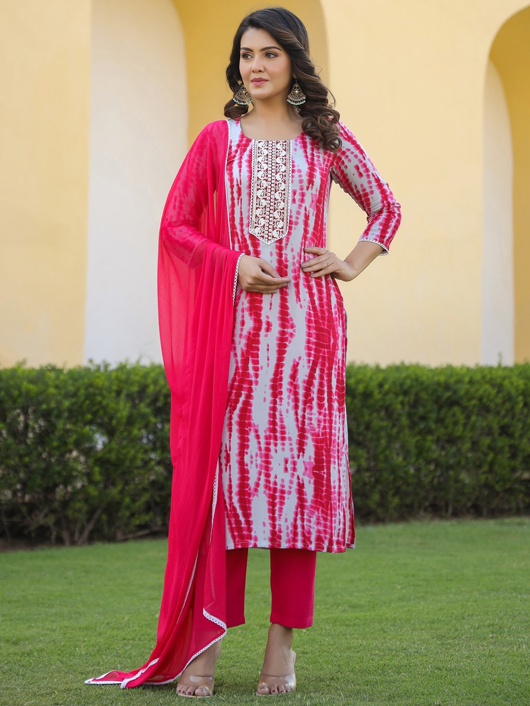 

GoSriKi Ombre Dyed Thread Work Kurta & Trousers With Dupatta, Pink