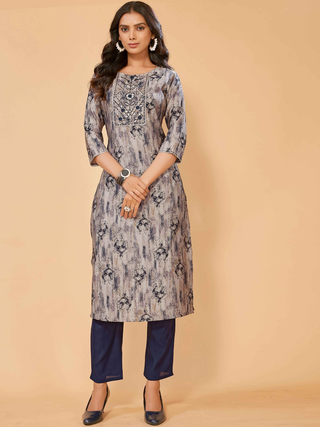 

SUNDARNAARI Floral Printed Regular Chanderi Cotton Kurta with Pyjamas, Blue