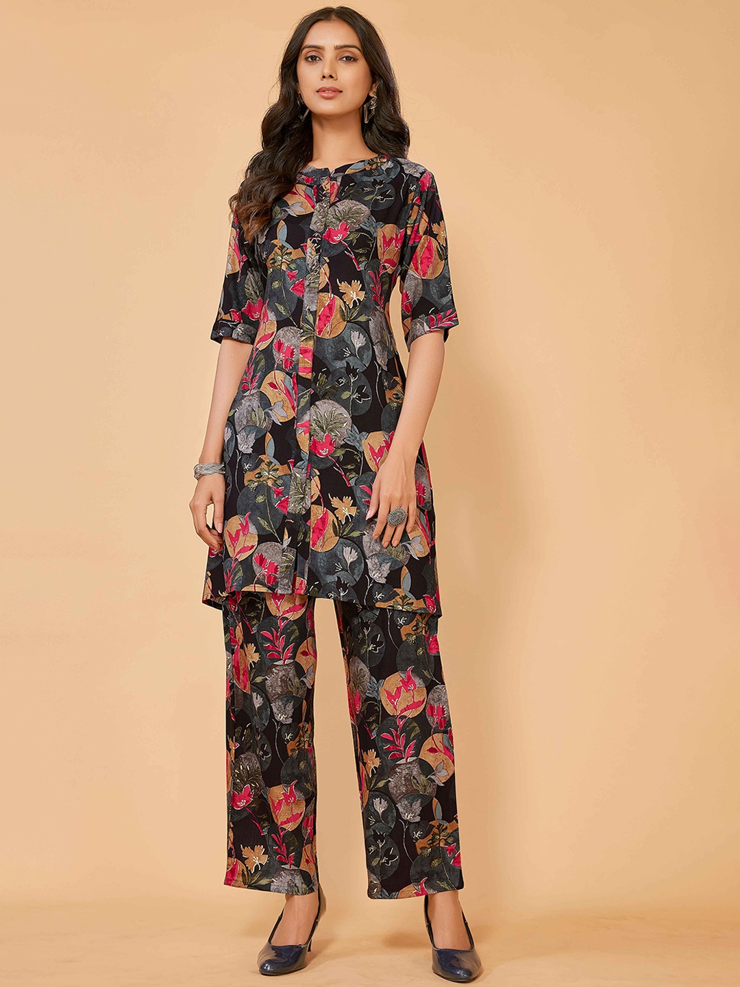 

SUNDARNAARI Floral Printed Mandarin Collar Tunic With Trousers, Black
