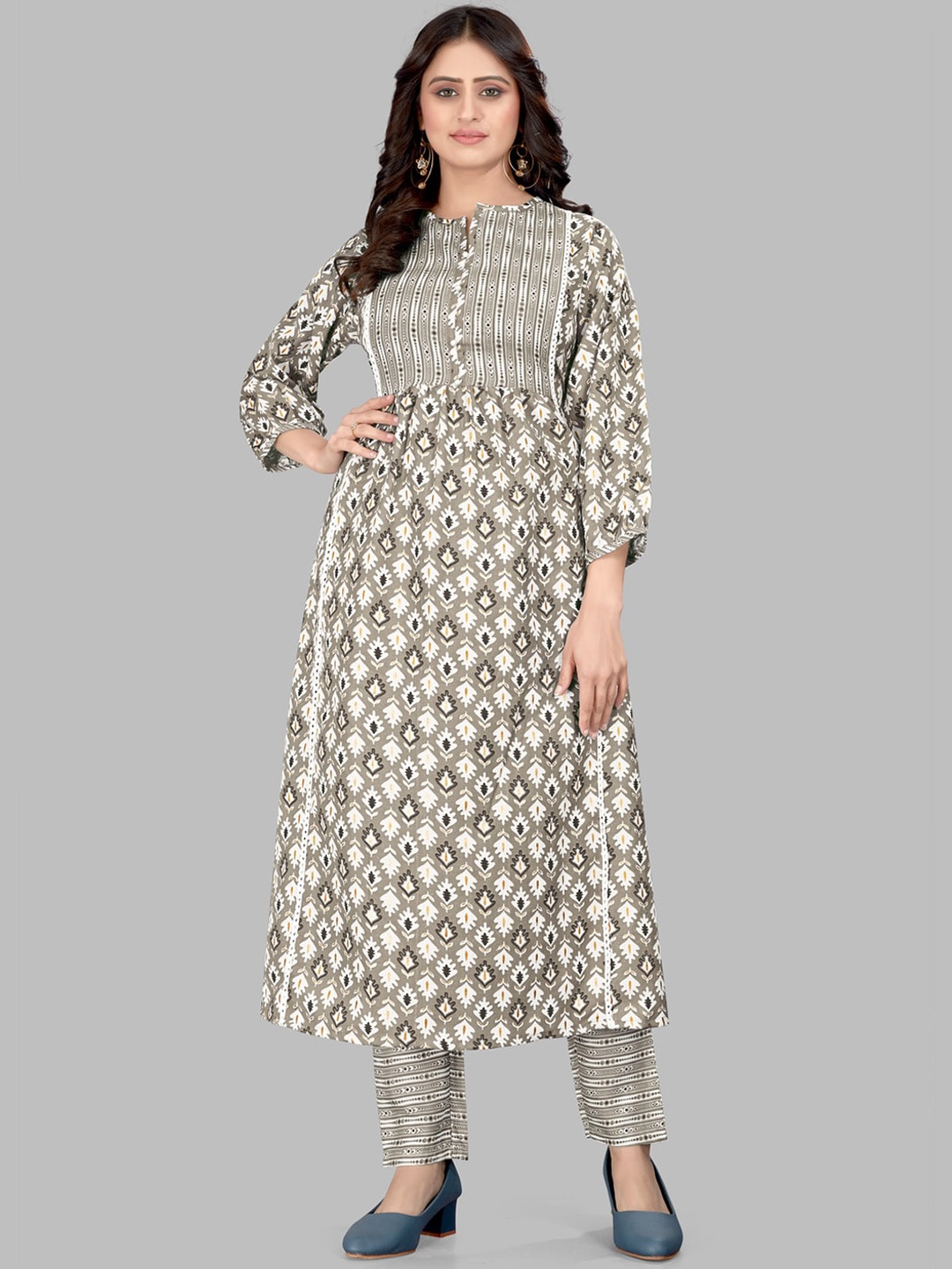 

SUNDARNAARI Ethnic Motifs Printed Regular Cotton Kurta with Pyjamas, Grey