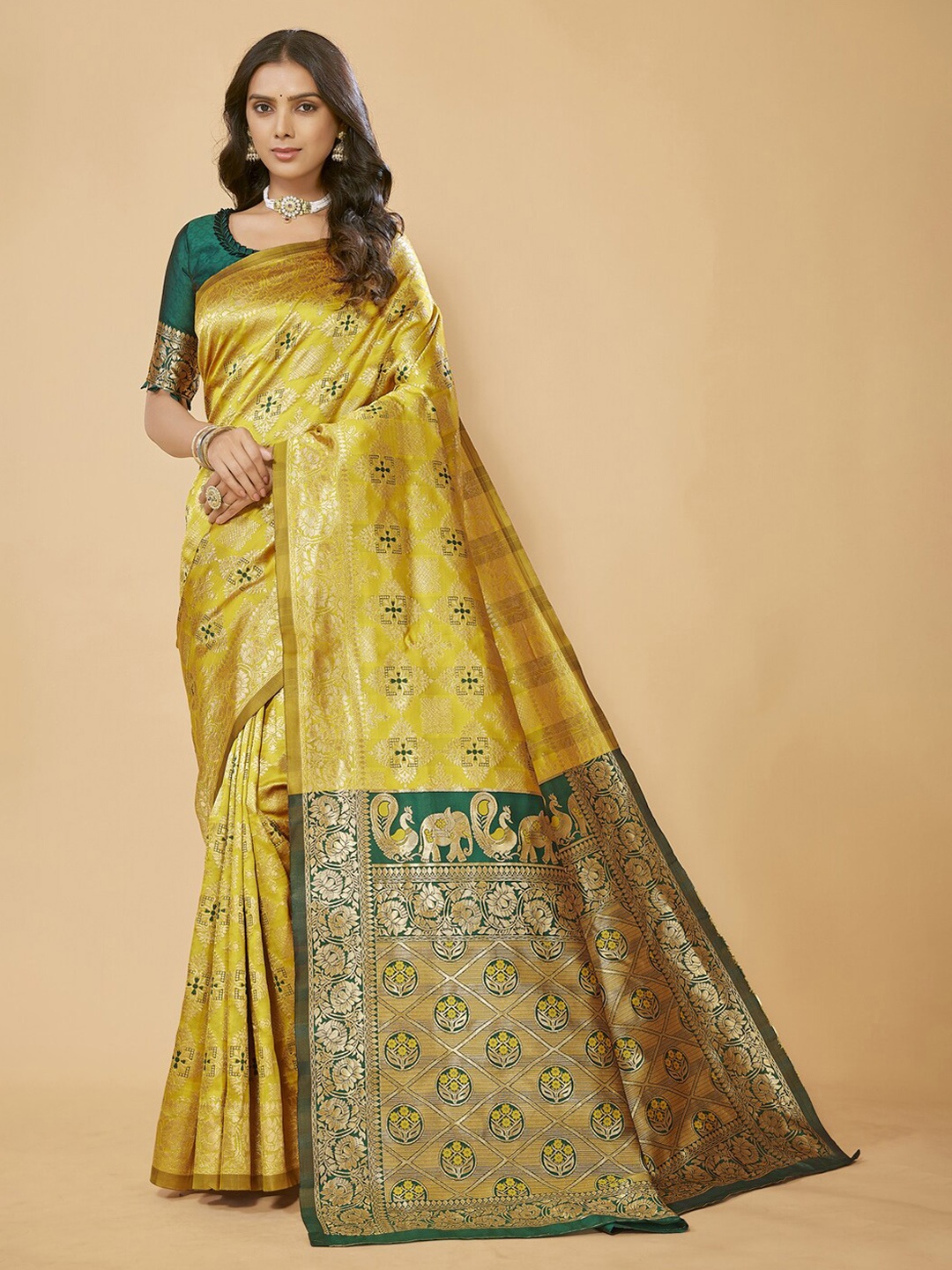

SUNDARNAARI Ethnic Motifs Woven Design Zari Kanjeevaram Saree, Gold