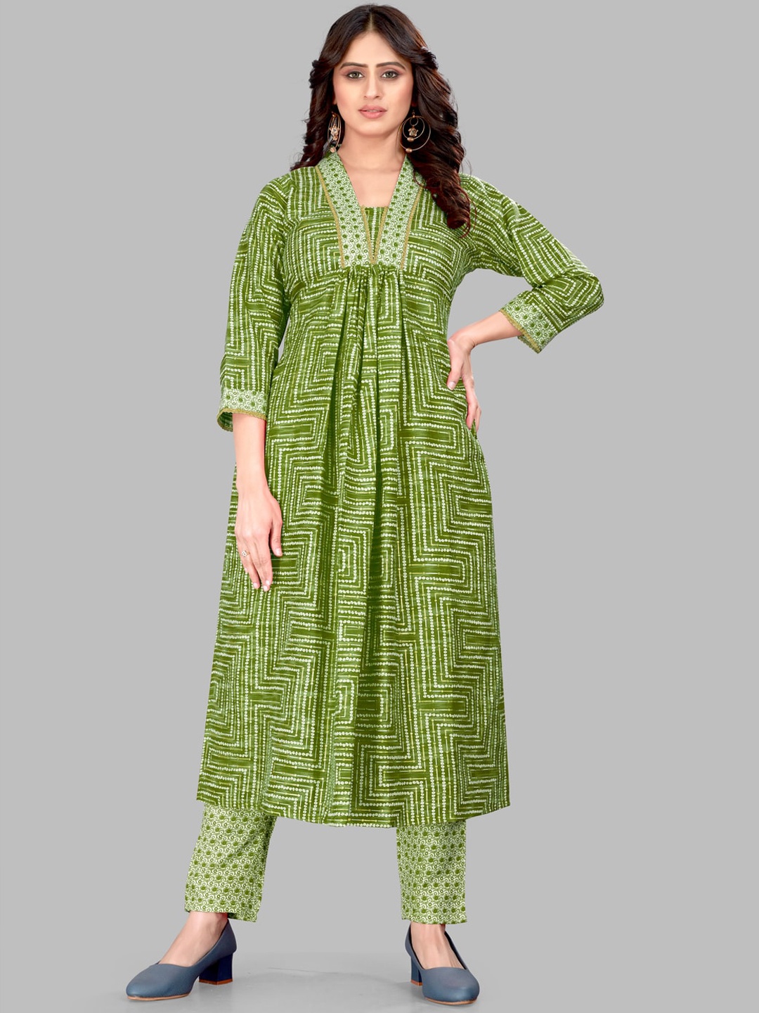 

SUNDARNAARI Ethnic Motifs Printed Empire Kurta With Trousers, Green