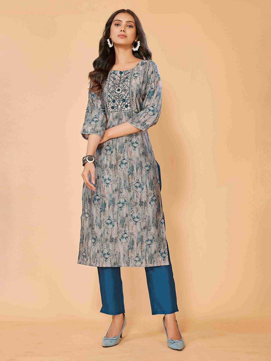 

SUNDARNAARI Floral Printed Mirror Work Straight Kurta With Pyjamas, Teal