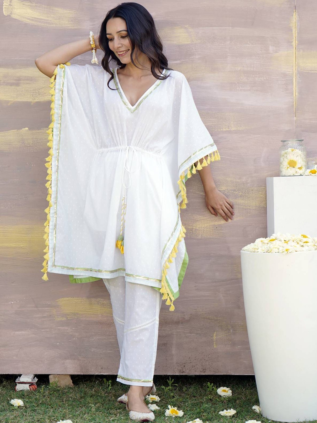 

NERO Woven Design V-Neck Flared Sleeves Dobby Weave Cotton Kaftan Kurta, White