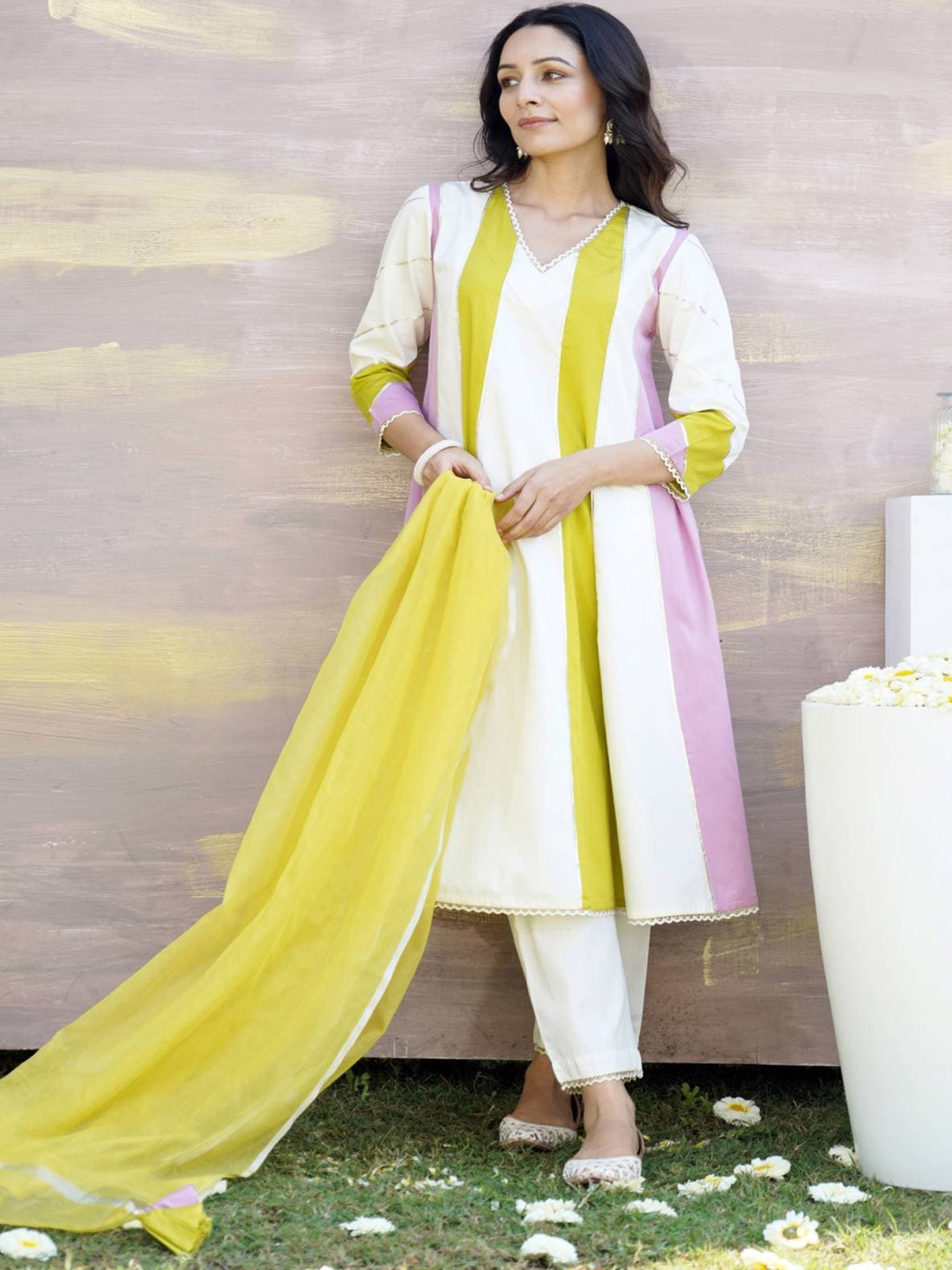

NERO Striped Gotta Patti V-Neck Cotton Anarkali Kurta, Off white