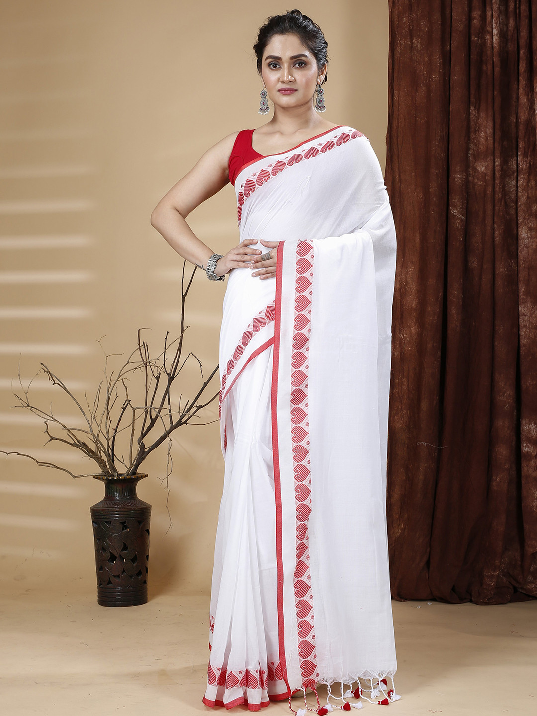 

SLAGHA Embroidered Taant Saree, White