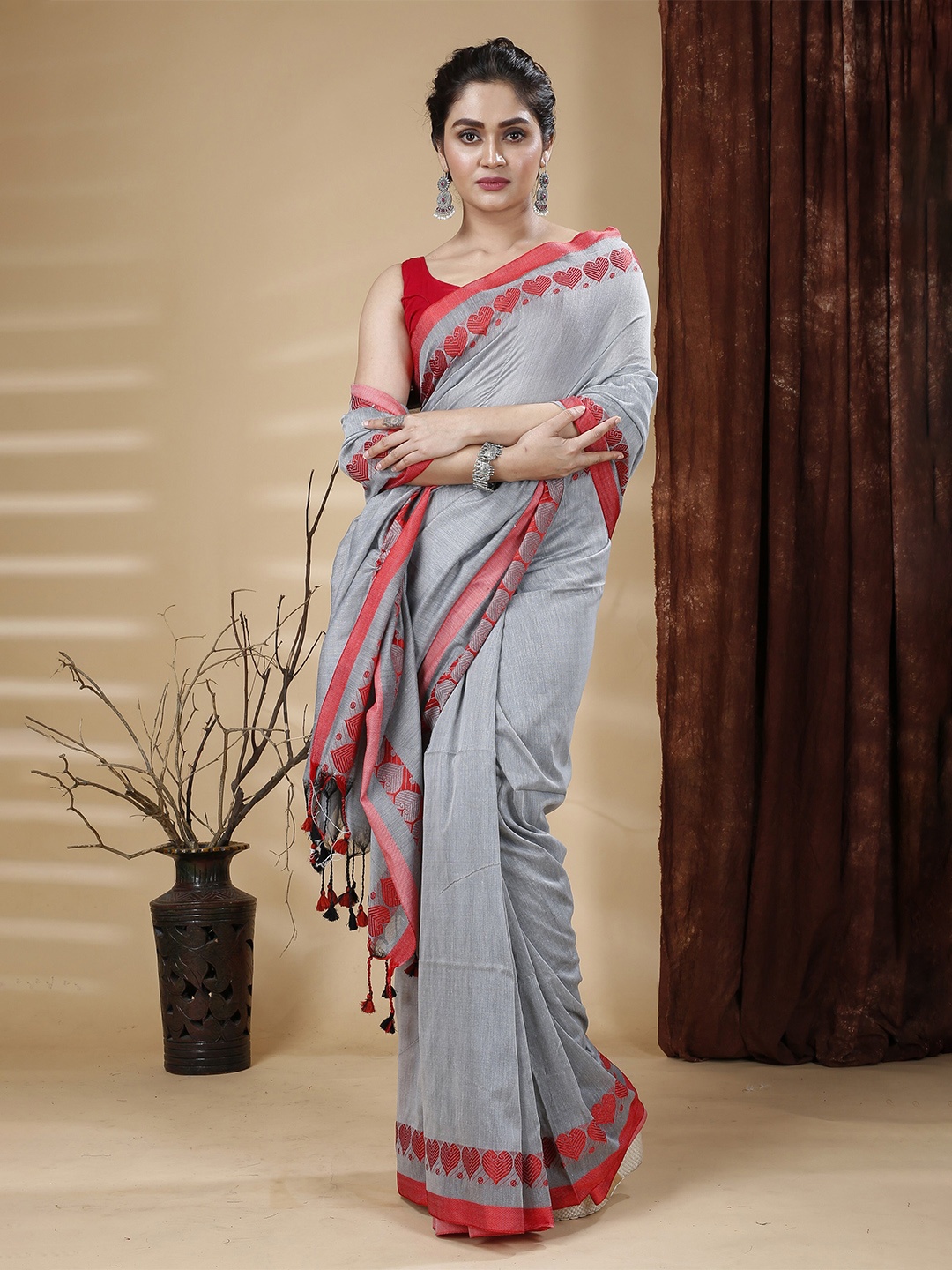 

SLAGHA Embroidered Taant Saree, Grey