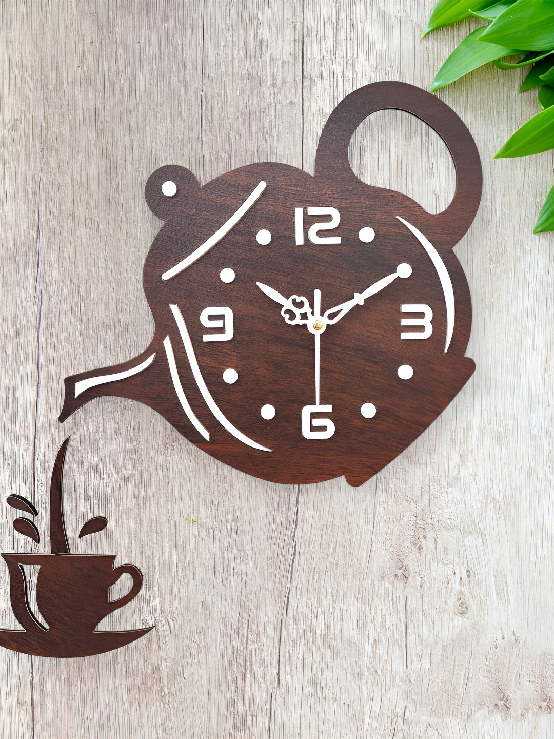 

FASTQT Brown Textured Analogue Contemporary Wooden Wall Clock