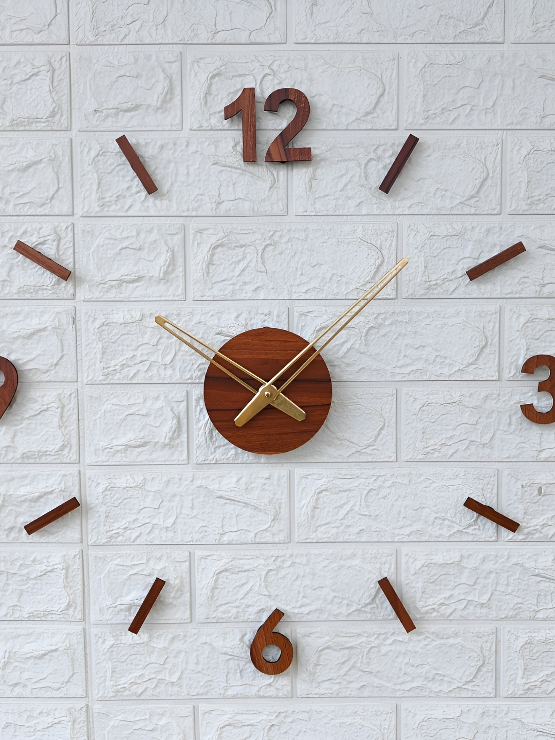 

FASTQT Brown & Gold-Toned Wooden Analogue Contemporary Wall Clock