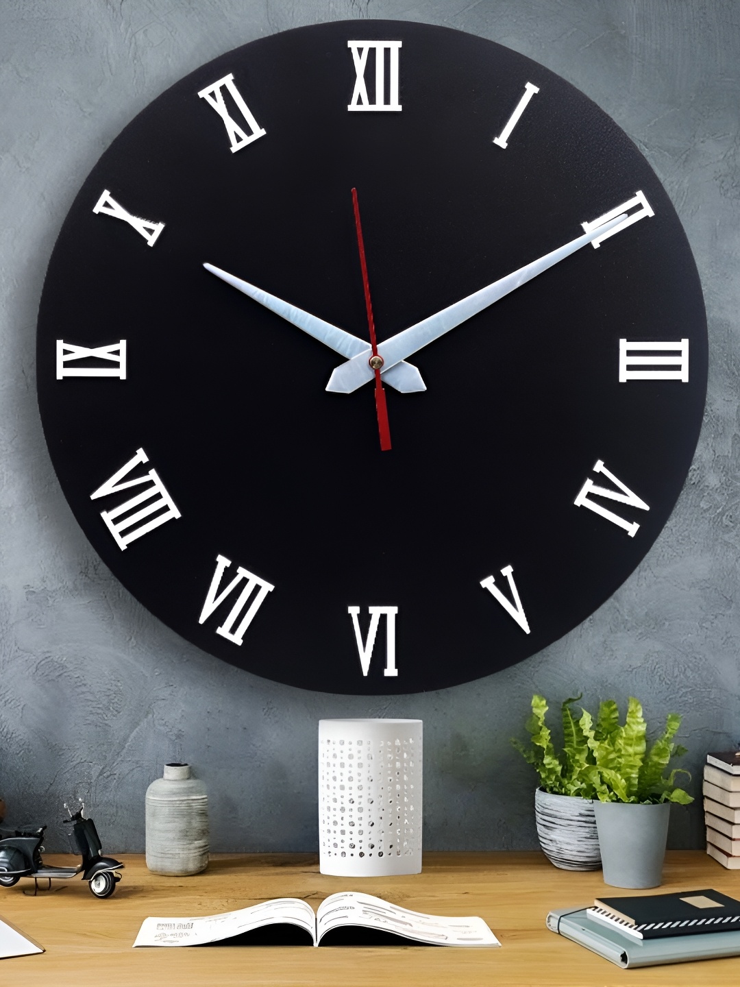 

FASTQT Black & White Round Wooden Analogue Contemporary Wall Clock