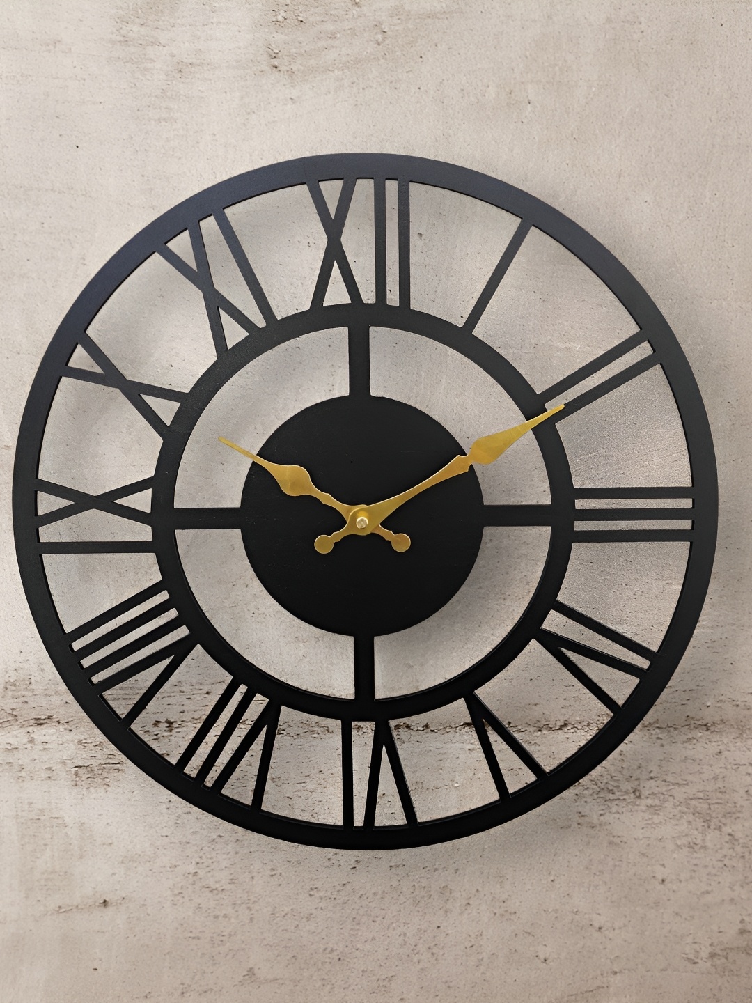 

FASTQT Black & Gold-Toned Analogue Contemporary Wall Clock
