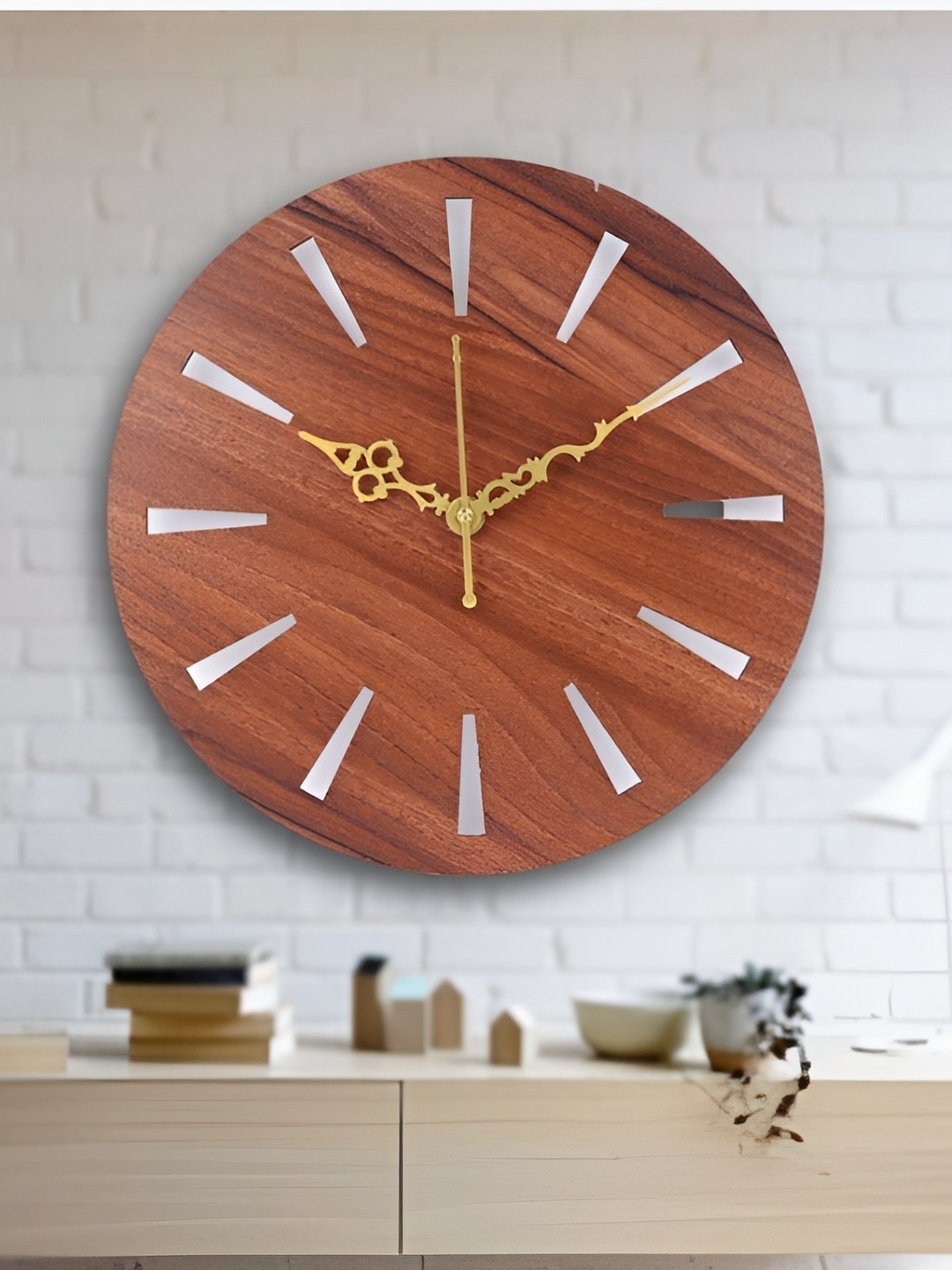 

FASTQT Brown & White Textured Analogue Contemporary Wooden Wall Clock