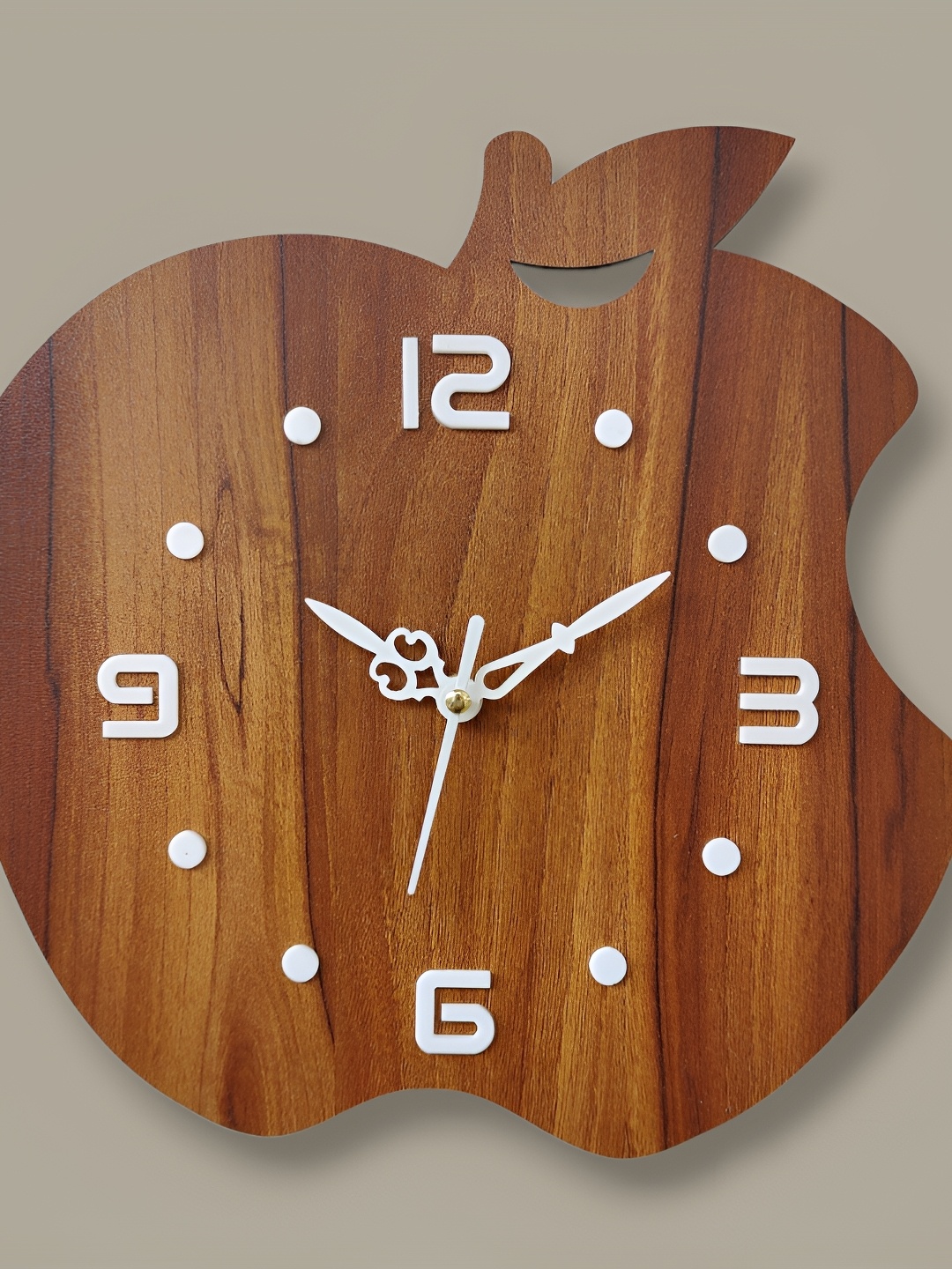 

FASTQT Brown & White Wooden Round Analogue Contemporary Wall Clock