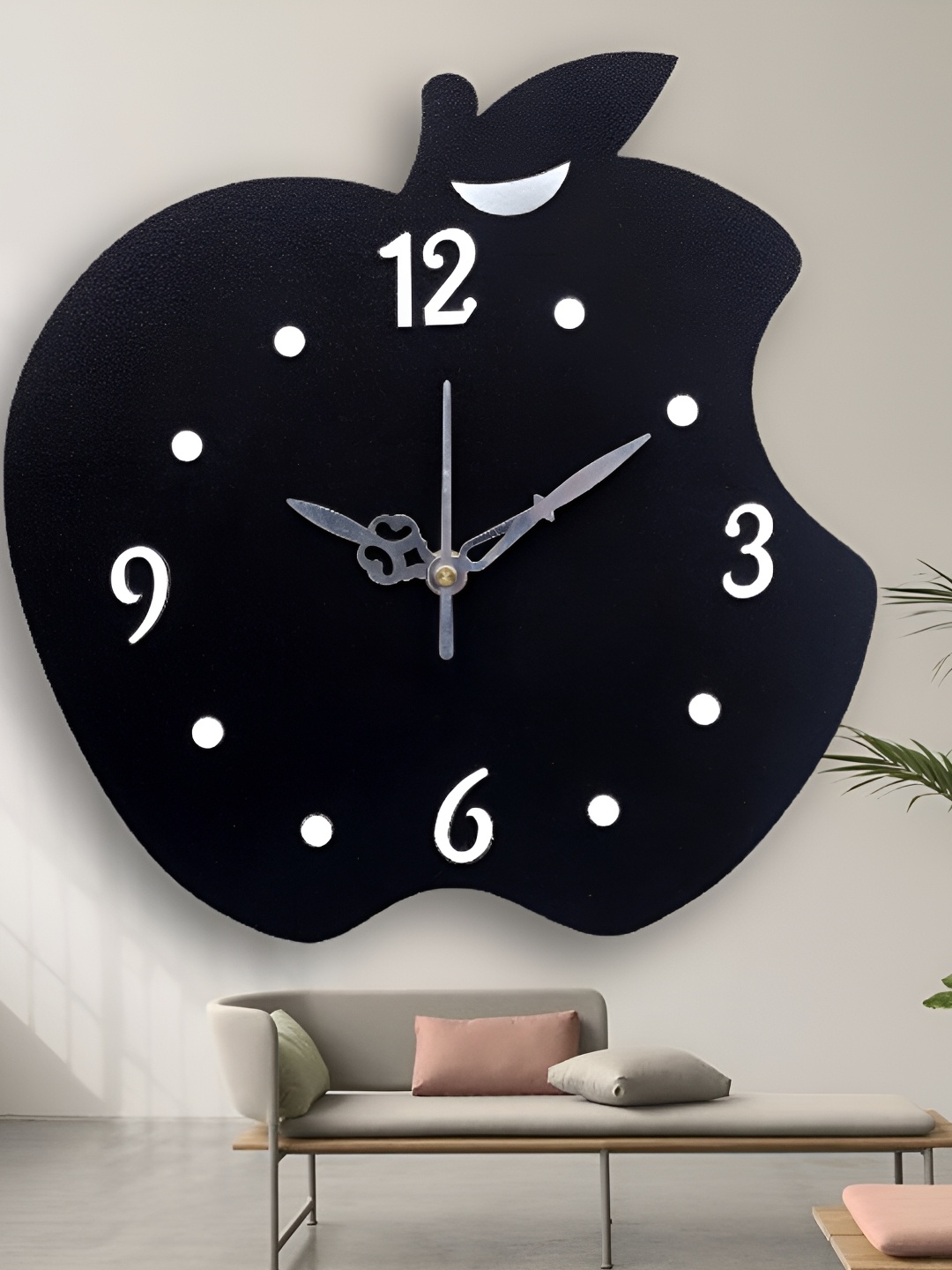 

FASTQT Black & White Wooden Round Contemporary Wall Clock