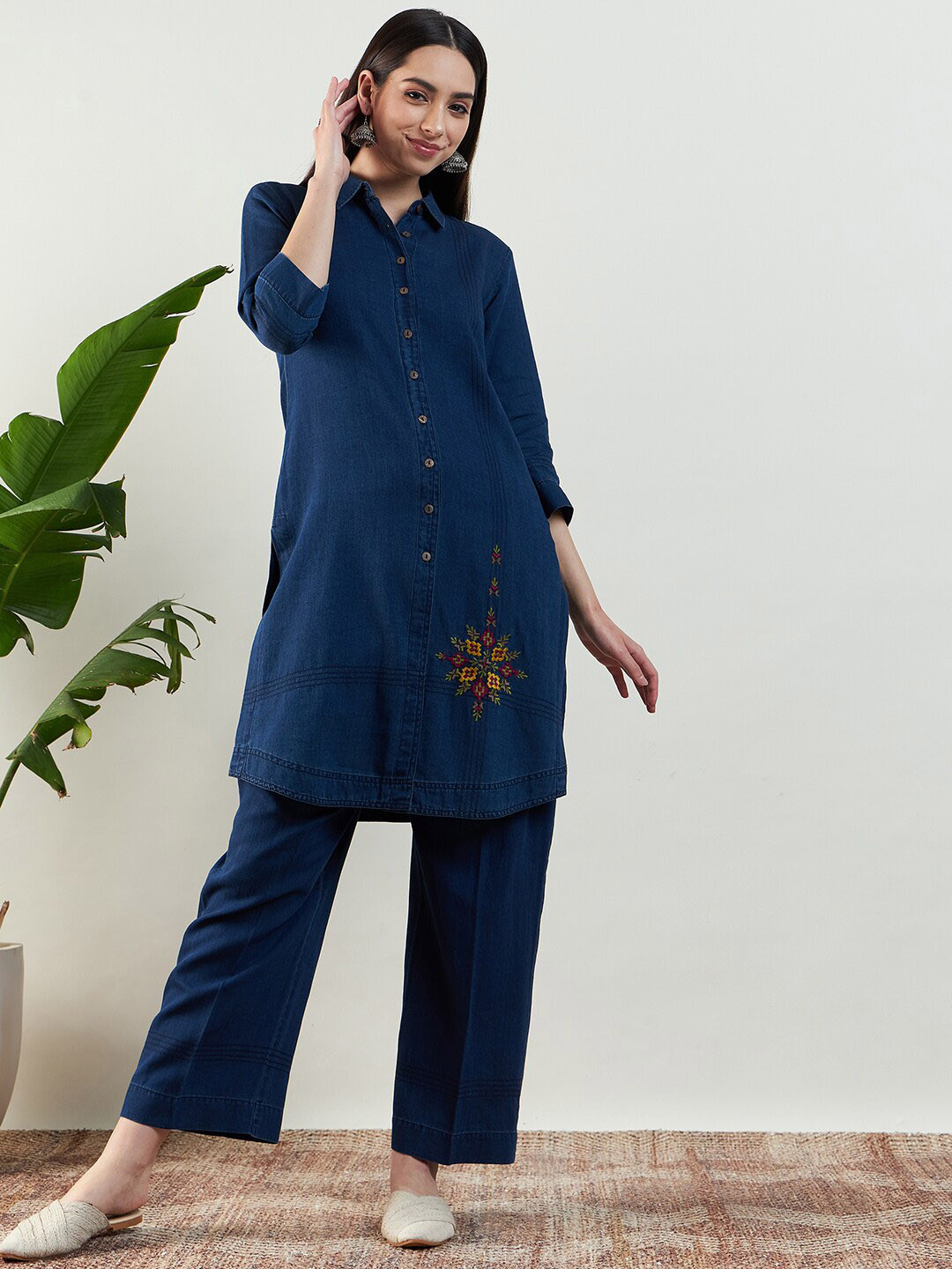 

STADO Floral Embroidered Straight Thread Work Pure Cotton Kurta with Trousers, Blue
