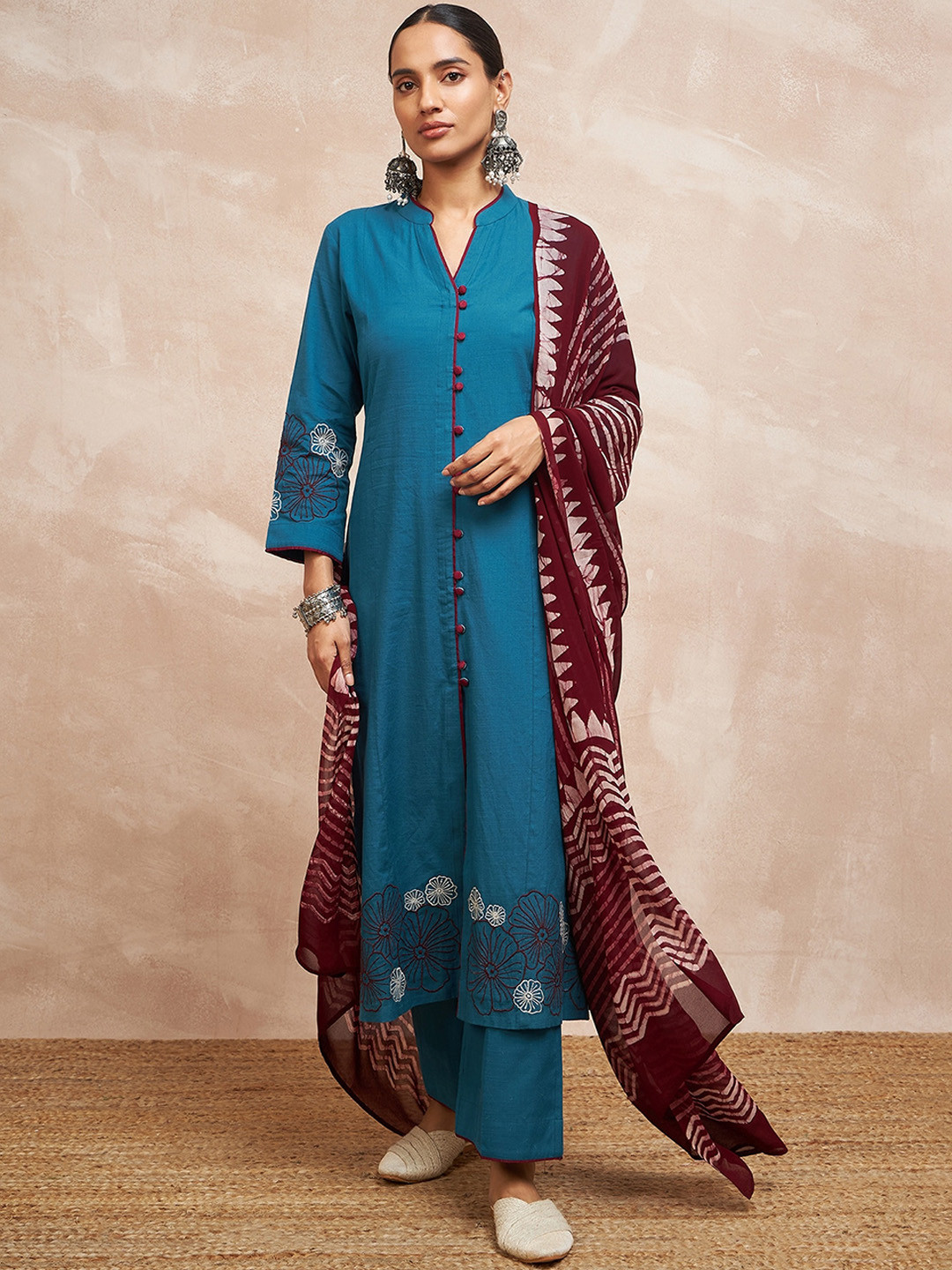 

STADO Floral Embroidered Regular Pure Cotton Kurta with Trousers & With Dupatta, Teal