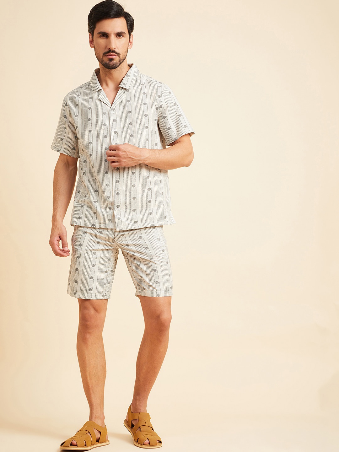 

Sangria Woven Design Lapel Collar Shirt & Shorts, White